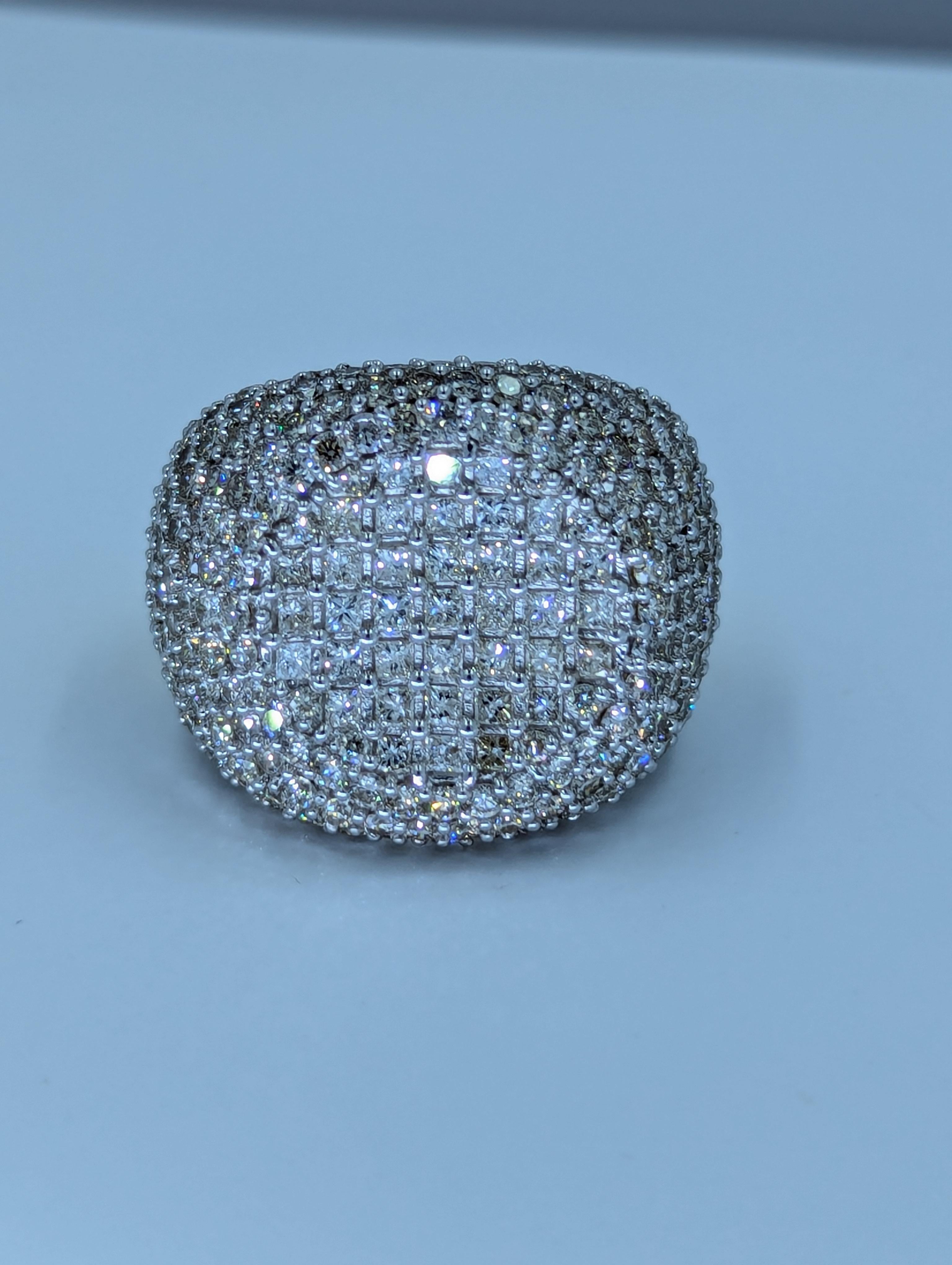 Fully Buss Down Hip Hop Ring Diamond 10K Yellow Gold.
10KT Gold Men Diamond Ring

Natural Diamonds 6cts

Princess and Round cut

New item without tag

Very Brilliant Piece of Jewelry. Ideal for special  occasions.

Comes with Gift box