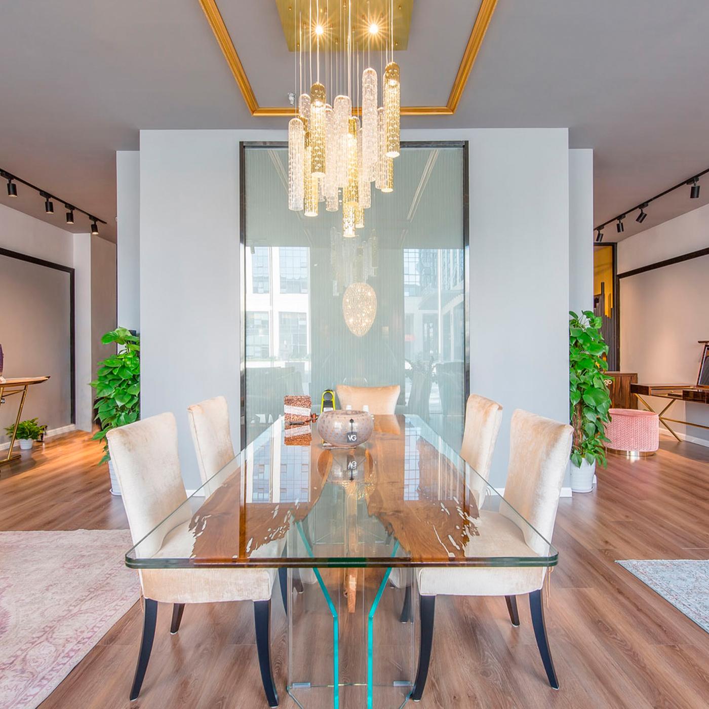 Gold and glass come together in this glamorous pendant lamp composed of alternating clear and 24k gold-finished Murano glass pipes suspended at different heights from the square flush-mounted ceiling plate in coordinating gold finish. The light