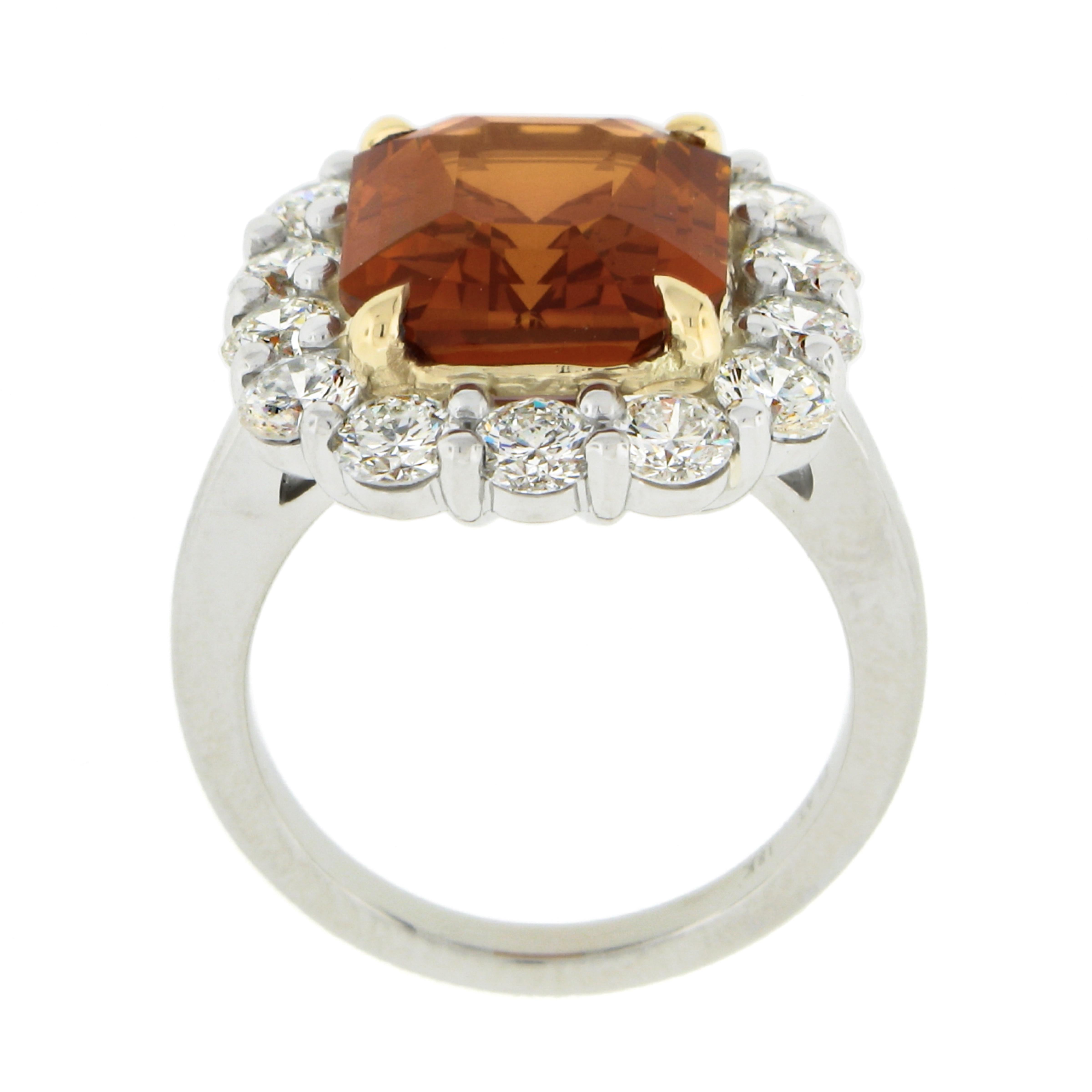 NOUVEAU Bague cocktail en or 18 carats et platine avec saphir orange vif de 10,7 carats certifié GIA et halo de diamants en vente 4