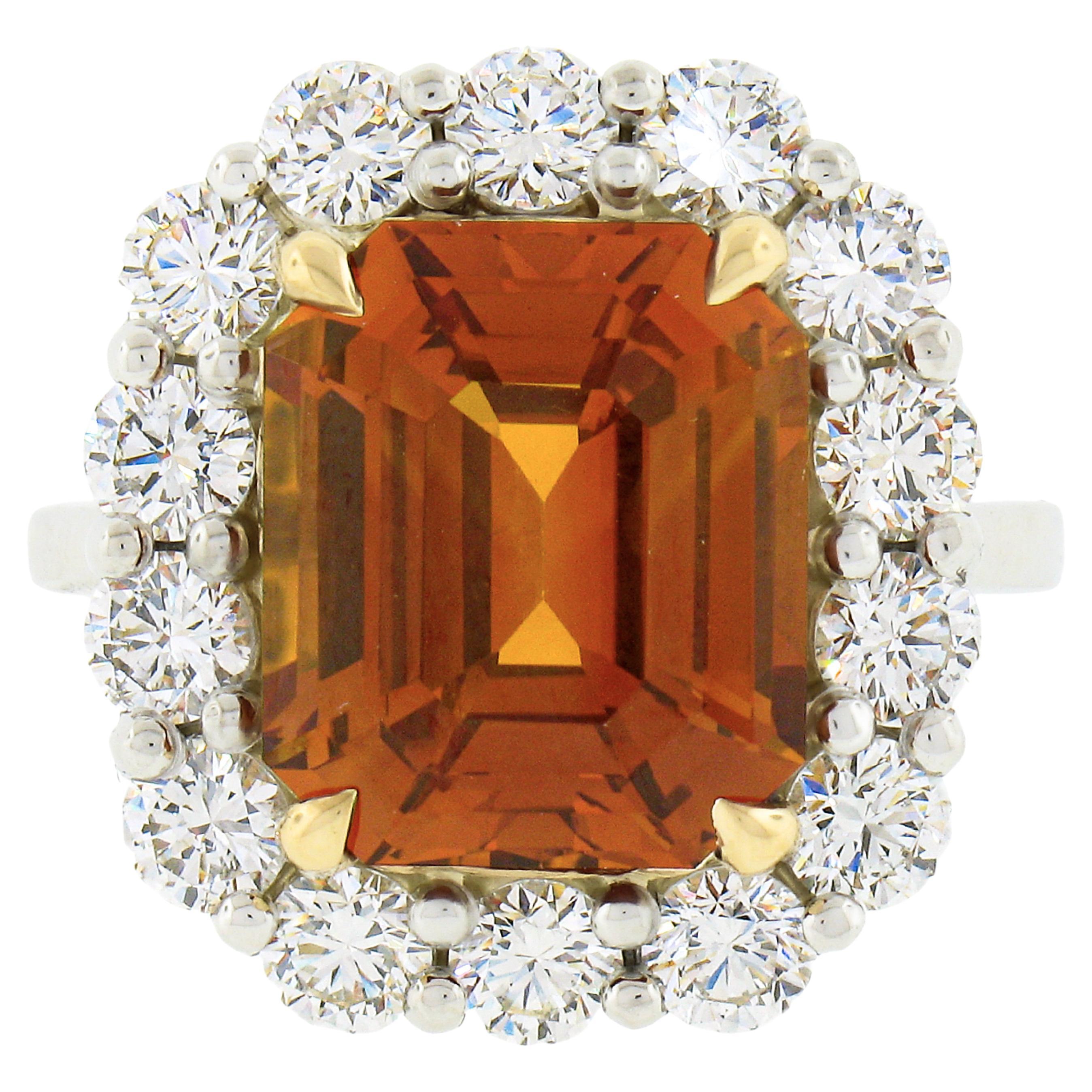 NOUVEAU Bague cocktail en or 18 carats et platine avec saphir orange vif de 10,7 carats certifié GIA et halo de diamants en vente