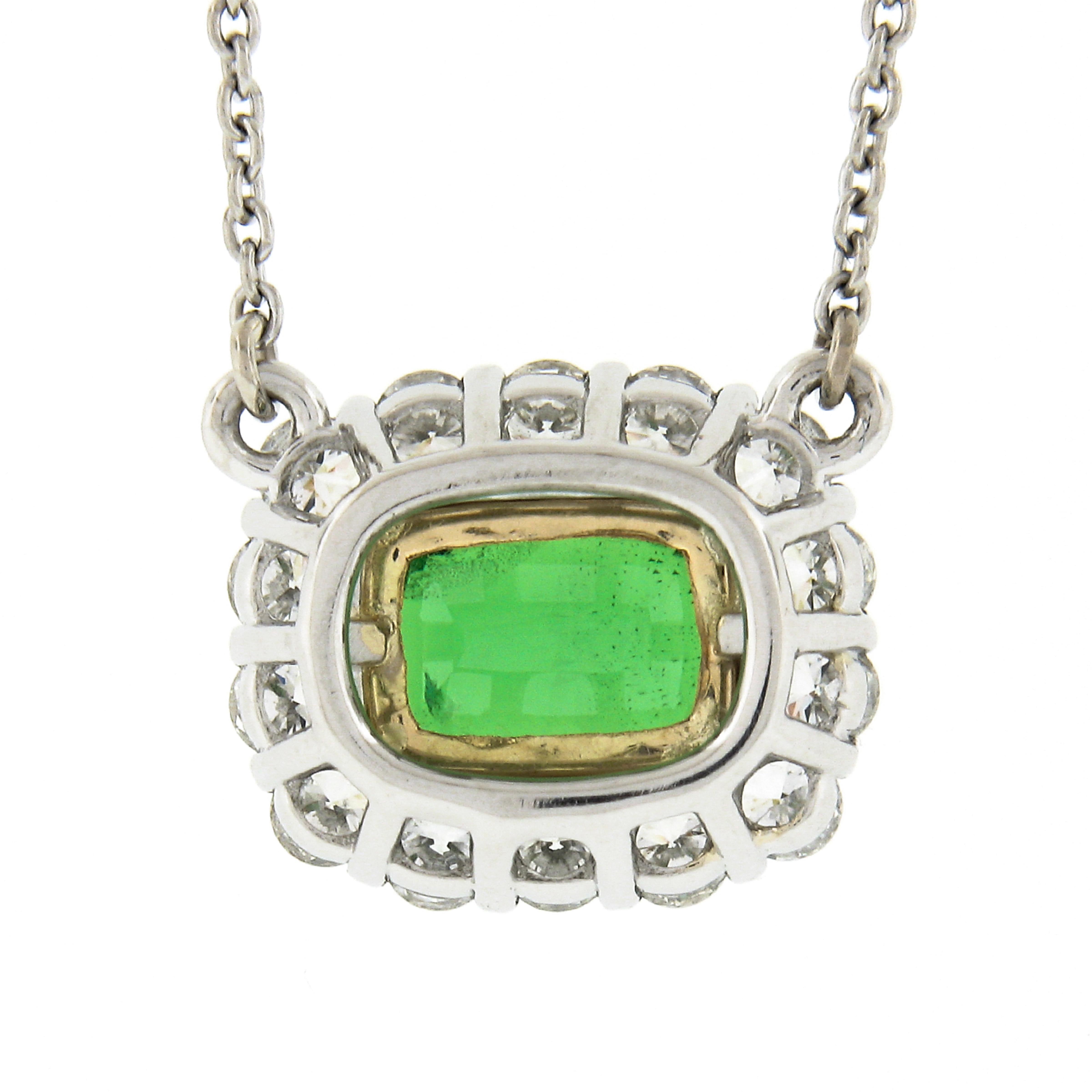 New Plat. Collier pendentif en or 18k GIA Tsavorite coussin Solitaire Diamant Halo en vente 1