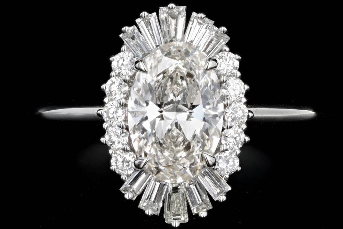 New platinum 1.09 carat oval diamond ballerina halo engagement ring

Era: New
Composition: Platinum
Primary stone: ovel cut diamond
Carat weight: 1.09 carats
Color/ Clarity: J / VVS2
GIA Report number: 2195926379
Accent stone: Ten tapered baguette &