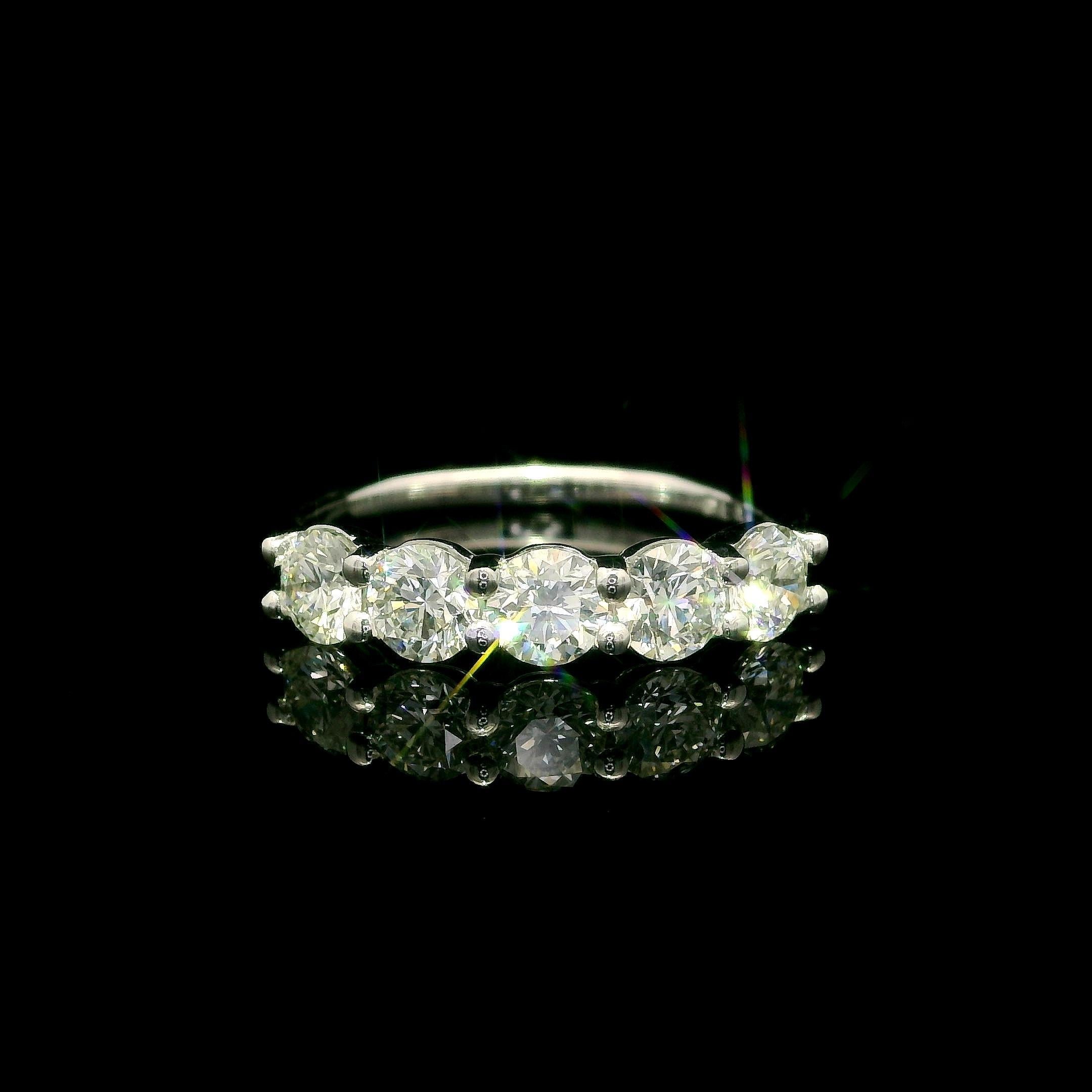 New Platinum 1.24ctw Round Diamond Low Profile Classic 5 Stone Band Ring en vente 5