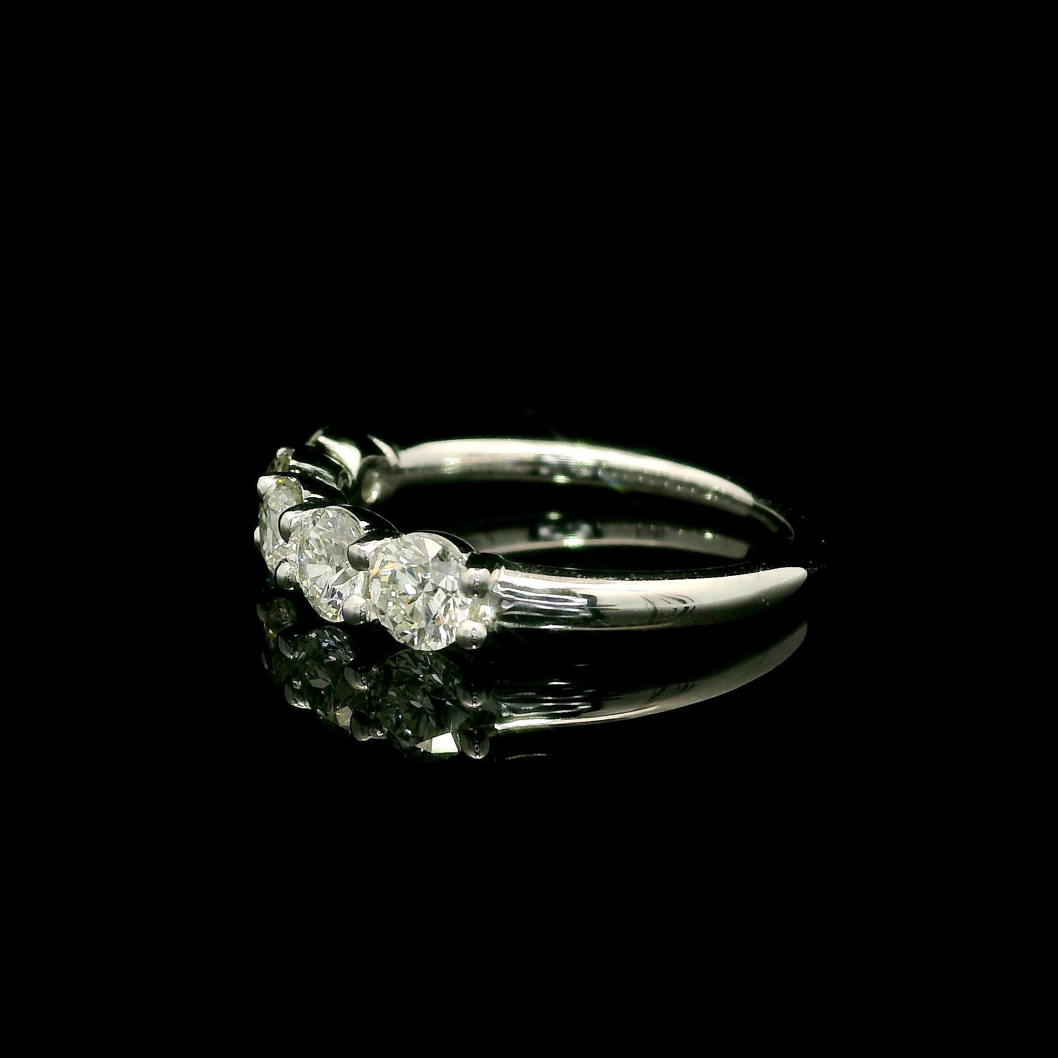 New Platinum 1.24ctw Round Diamond Low Profile Classic 5 Stone Band Ring Neuf - En vente à Montclair, NJ