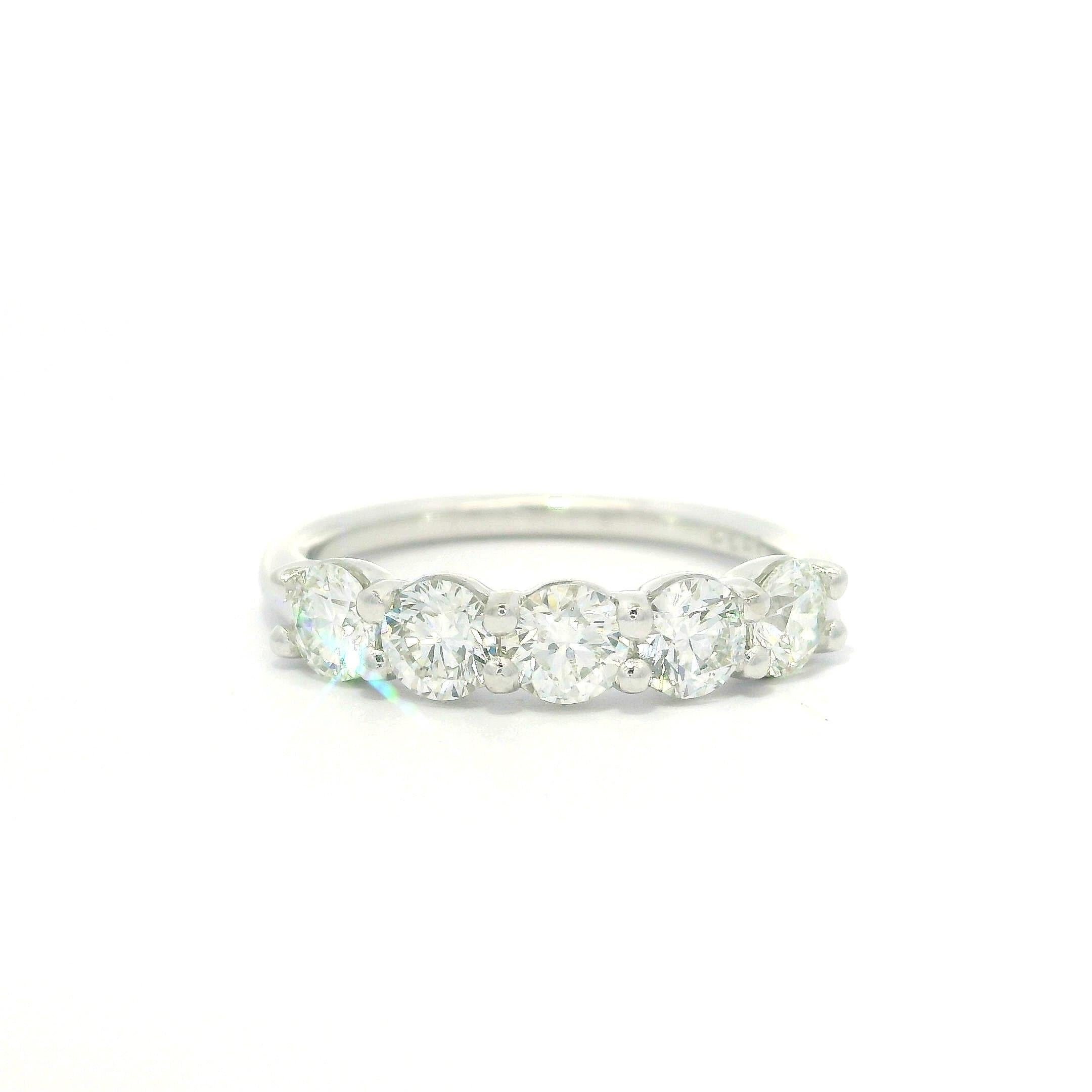 New Platinum 1.24ctw Round Diamond Low Profile Classic 5 Stone Band Ring en vente 1