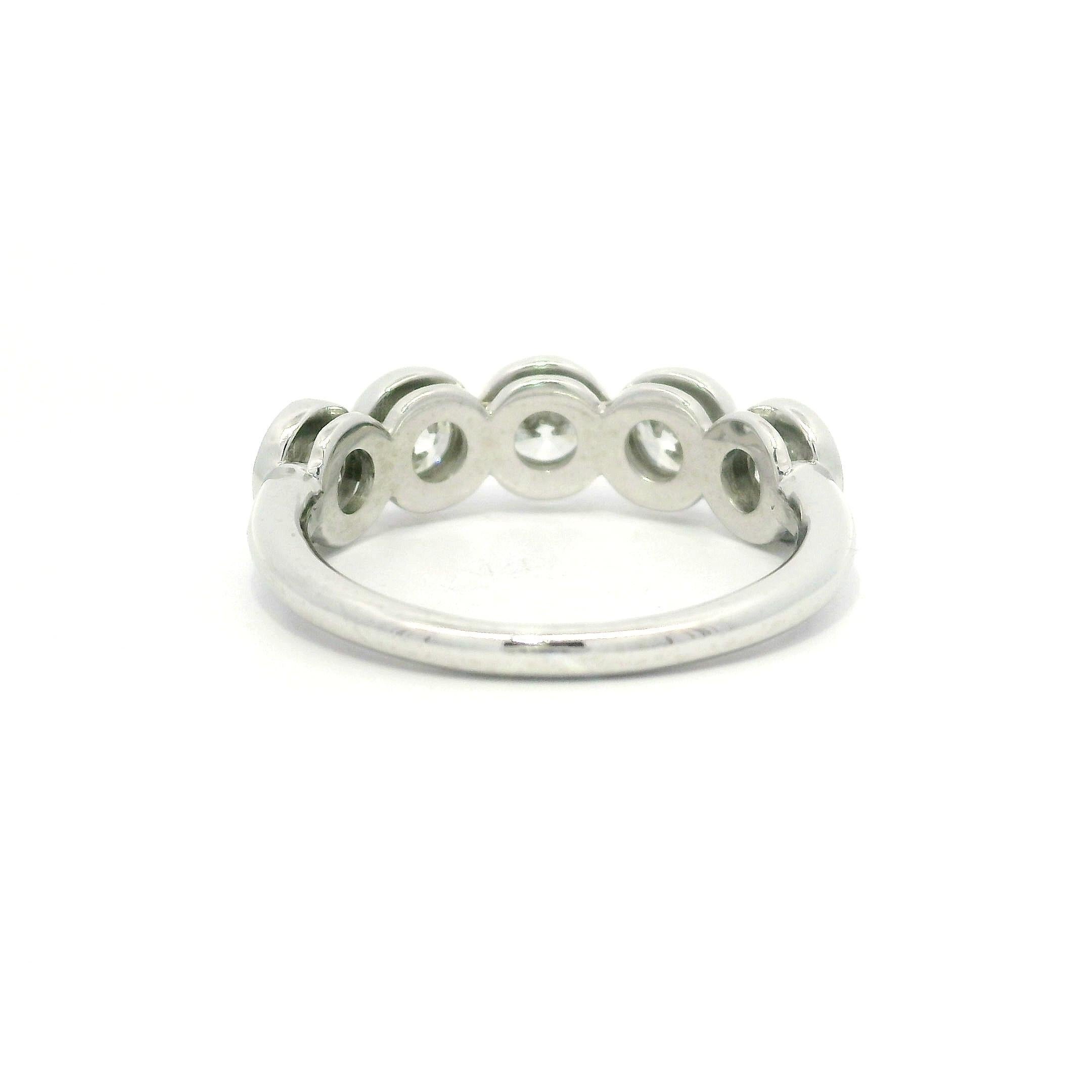 NEW Platinum 1.28ctw 5 VS F Diamond Stackable Bezel Set Band Band Ring Pour femmes en vente