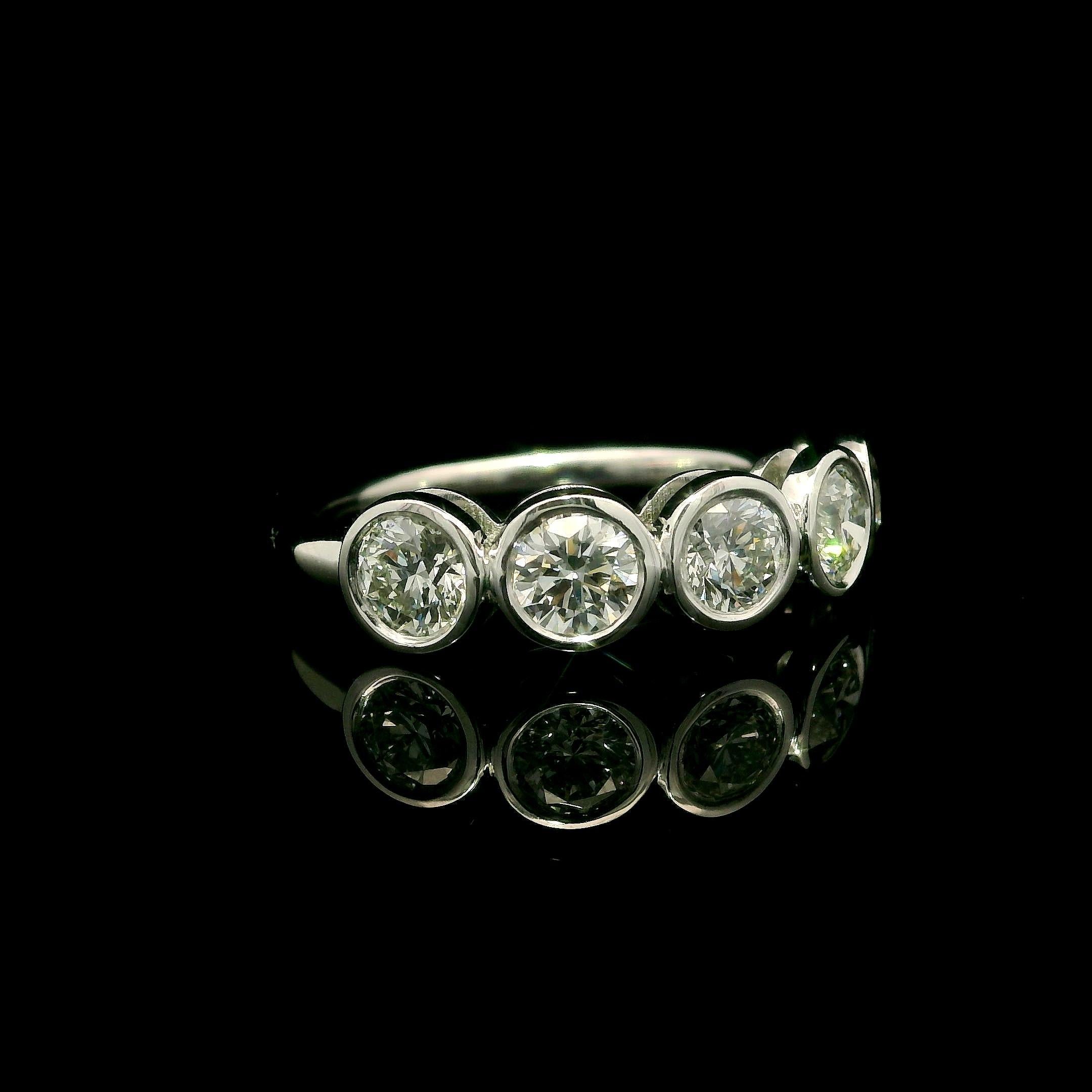 NEW Platinum 1.28ctw 5 VS F Diamond Stackable Bezel Set Band Band Ring en vente 3