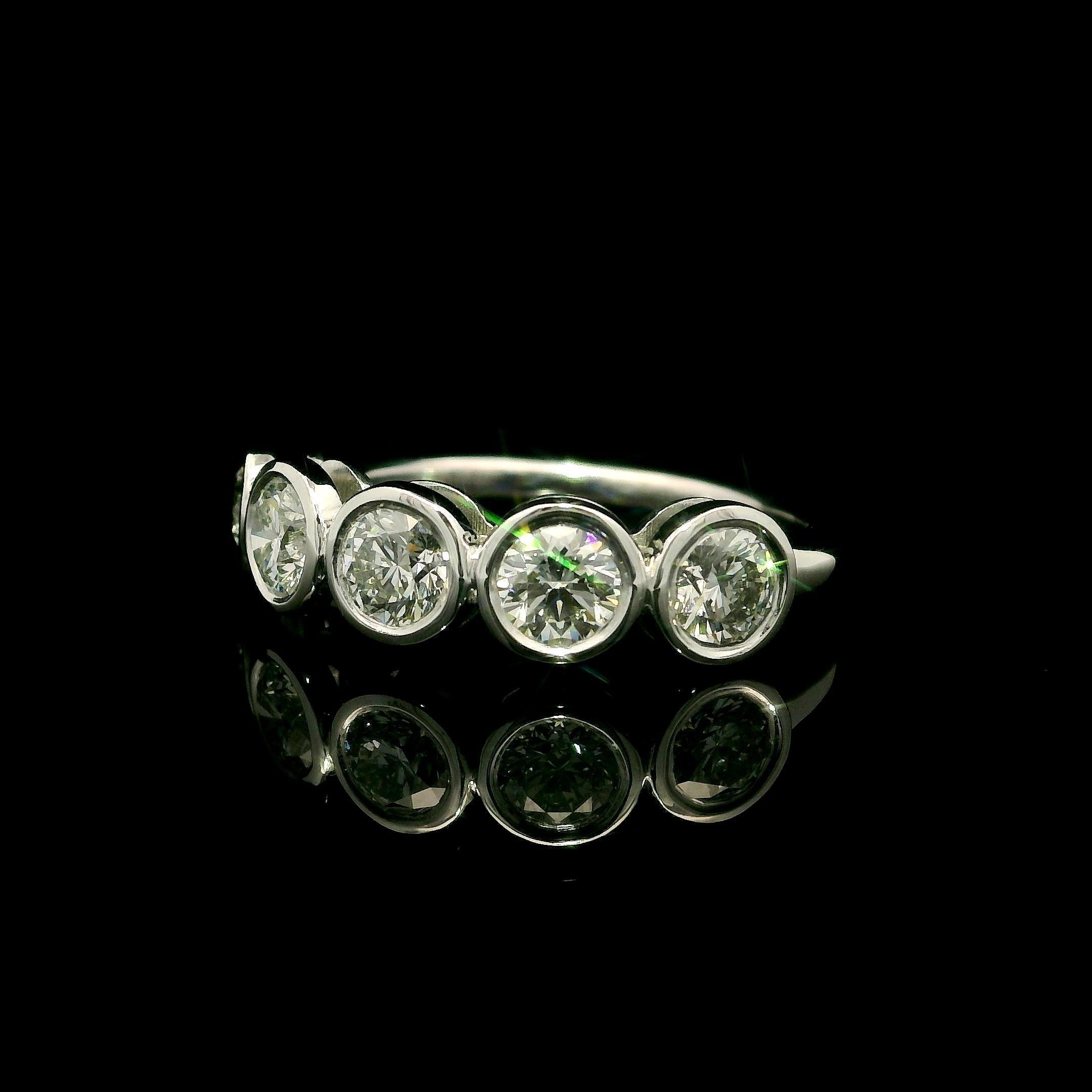 NEW Platinum 1.28ctw 5 VS F Diamond Stackable Bezel Set Band Band Ring en vente 4