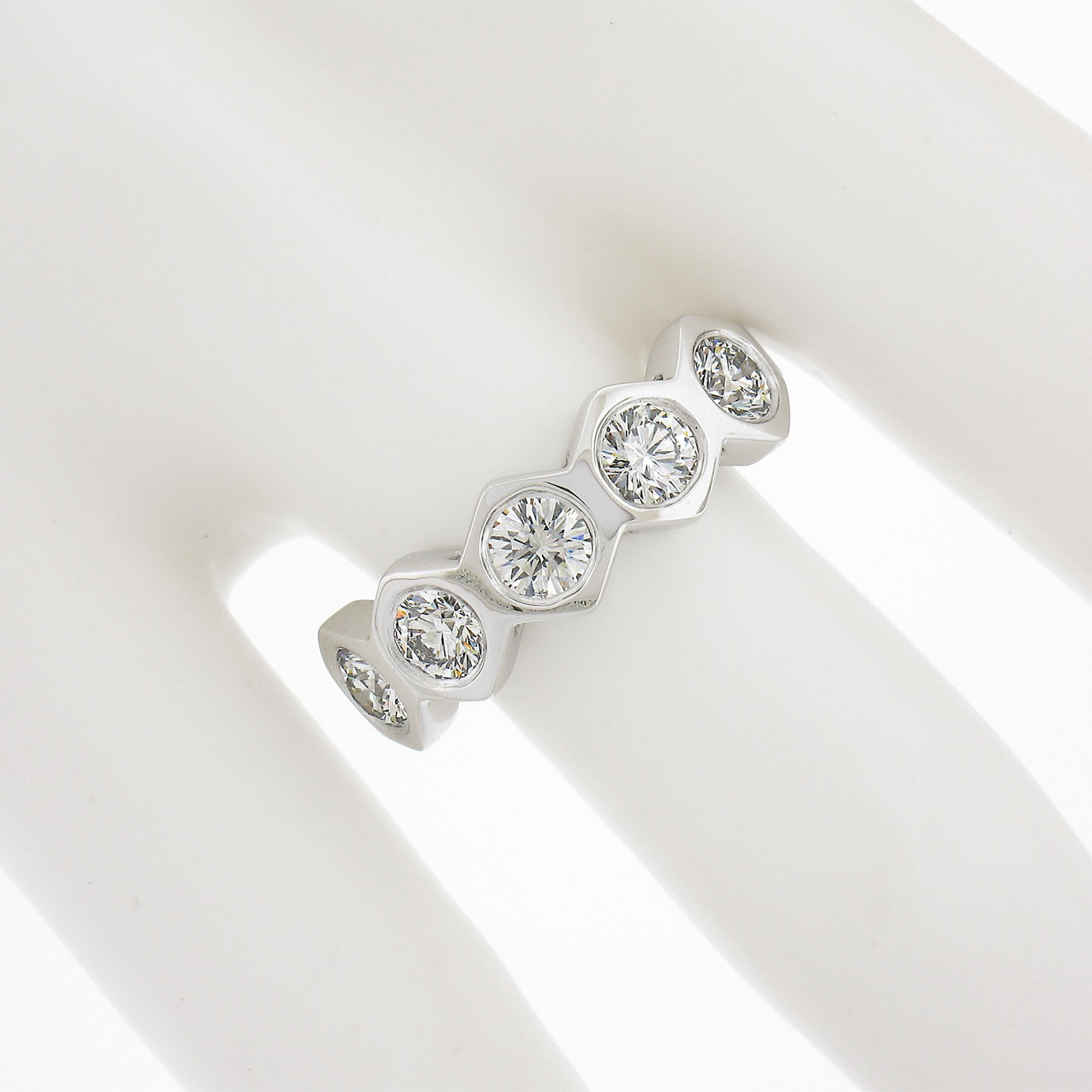 Bague empilable de forme hexagonale en platine, sertie de diamants ronds de 1,32 ctw Neuf - En vente à Montclair, NJ