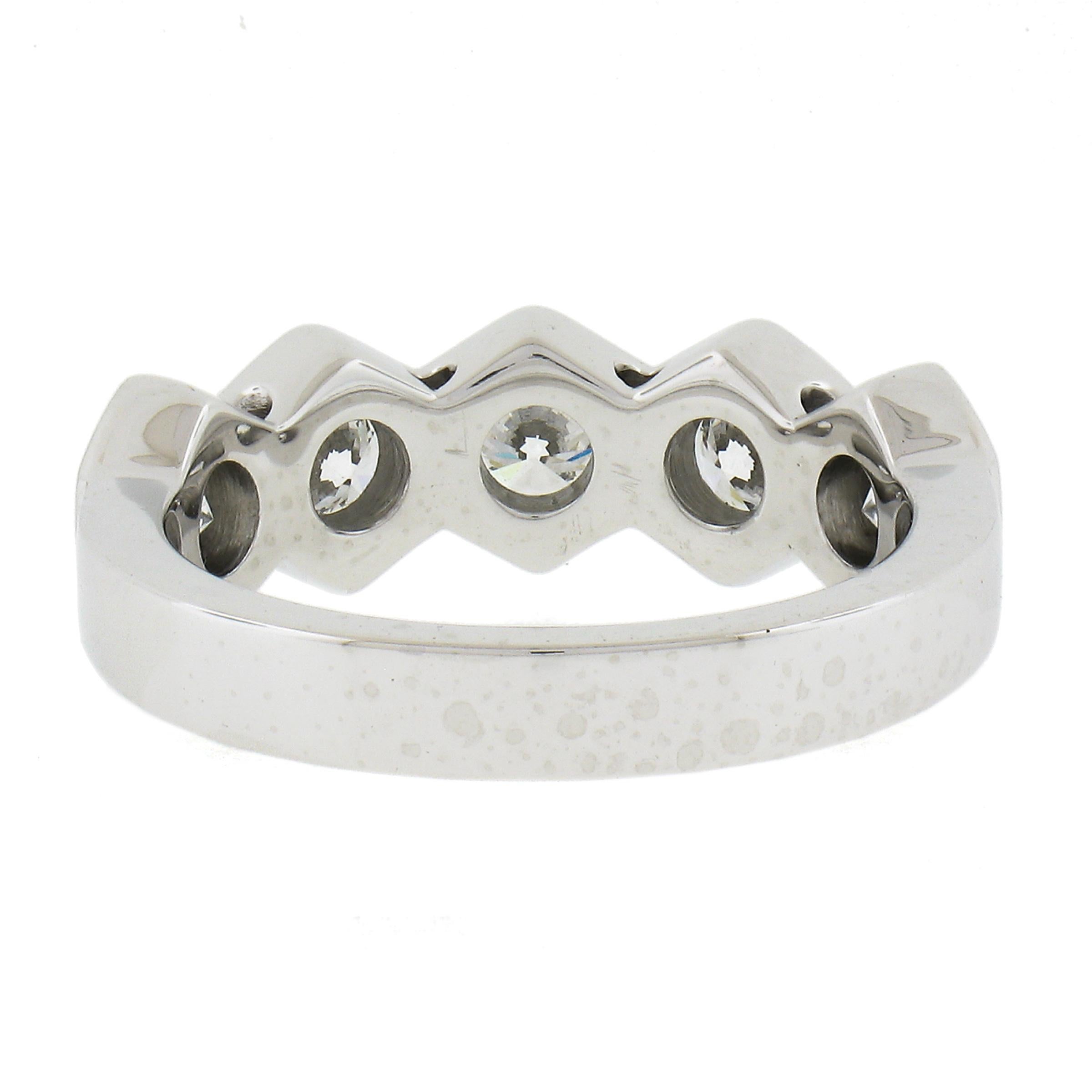 Bague empilable de forme hexagonale en platine, sertie de diamants ronds de 1,32 ctw en vente 2