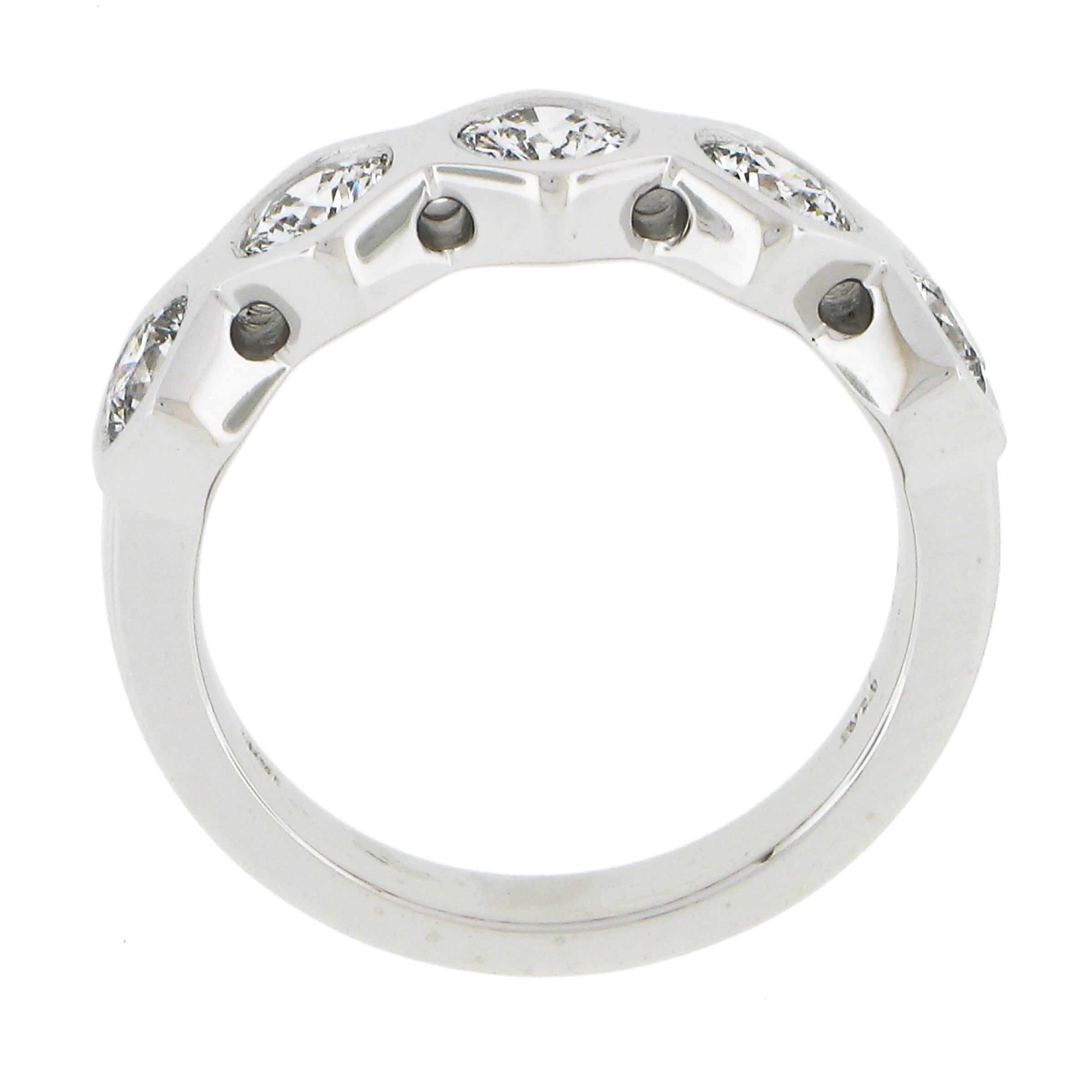 Bague empilable de forme hexagonale en platine, sertie de diamants ronds de 1,32 ctw en vente 3