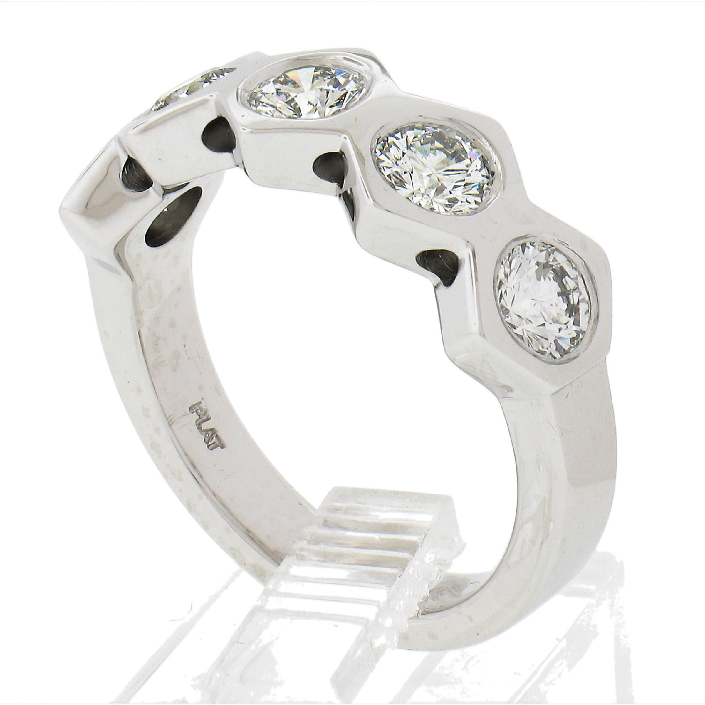 Bague empilable de forme hexagonale en platine, sertie de diamants ronds de 1,32 ctw en vente 4