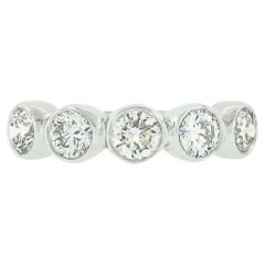 Nueva alianza de platino 1,36 ctw Diamante redondo Bisel grande Cinco 5 piedras