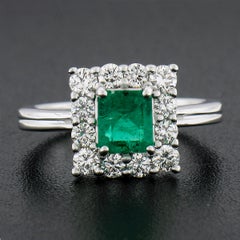 Bague cocktail halo de diamants et émeraude verte de Colombie de 1,51 carat certifiée GIA