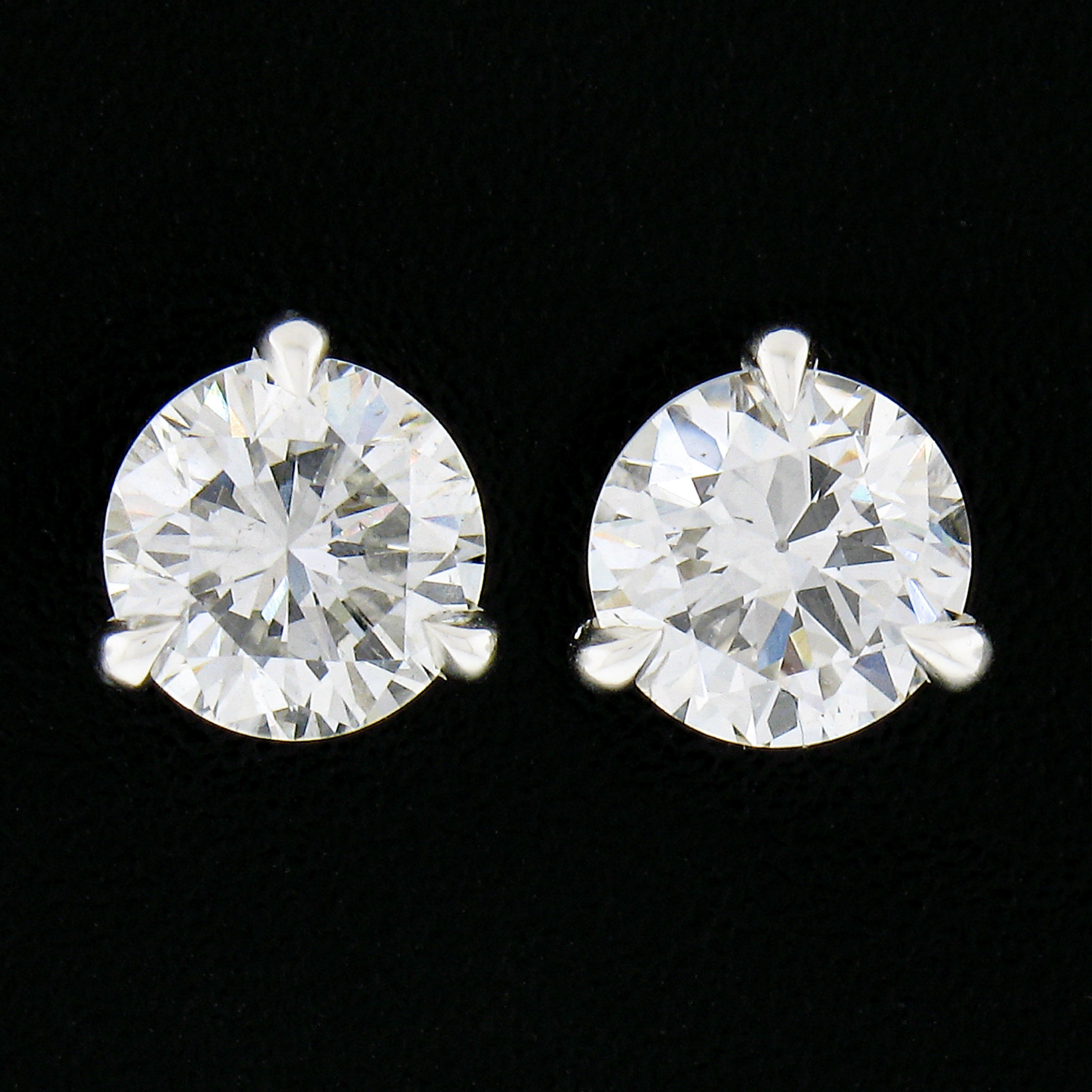 Women's New Platinum 1.52ctw 3 Prong Martini GIA Round Brilliant Diamond Stud Earrings For Sale