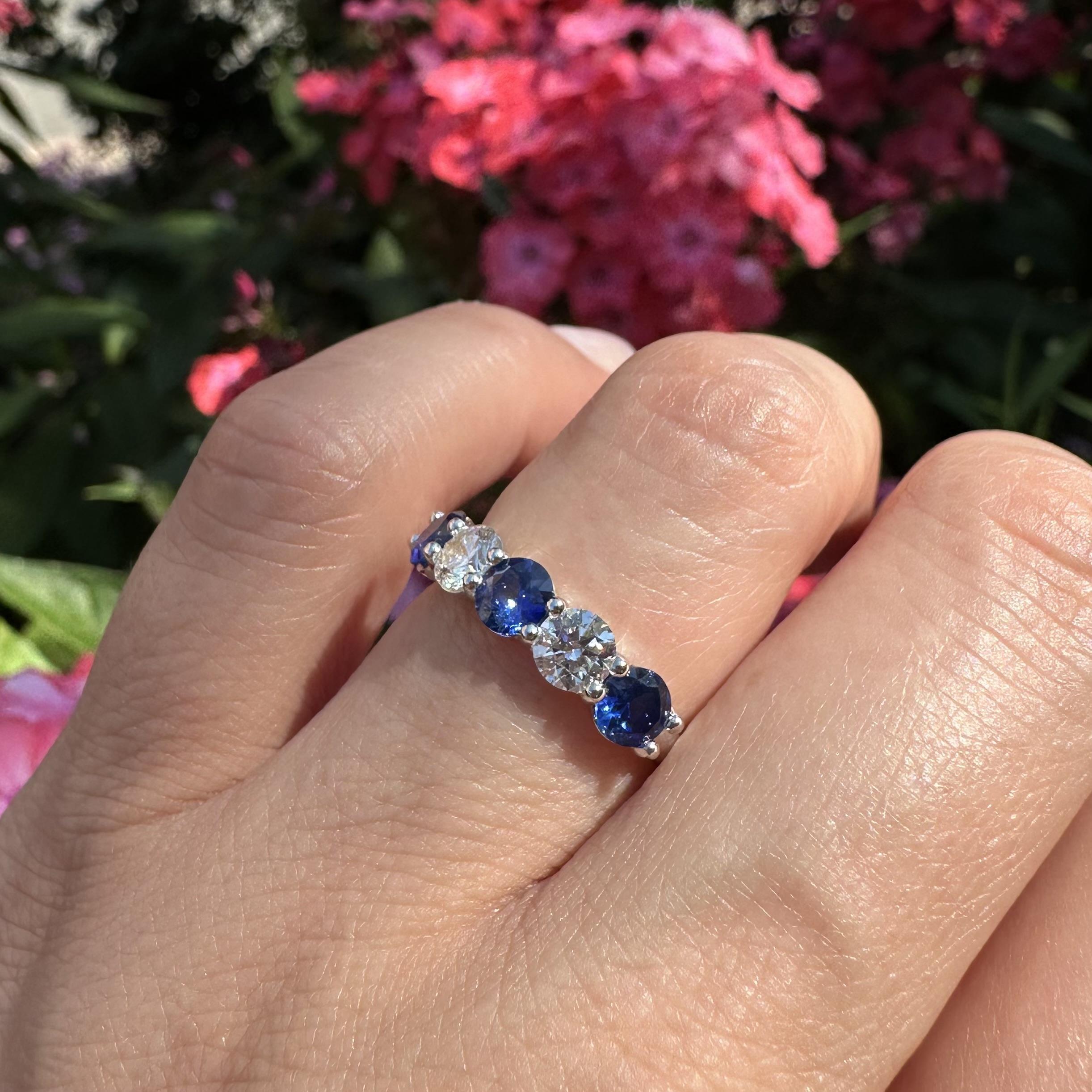 Nuovo anello in platino con diamante e zaffiro blu di alta qualità a basso profilo in vendita 6