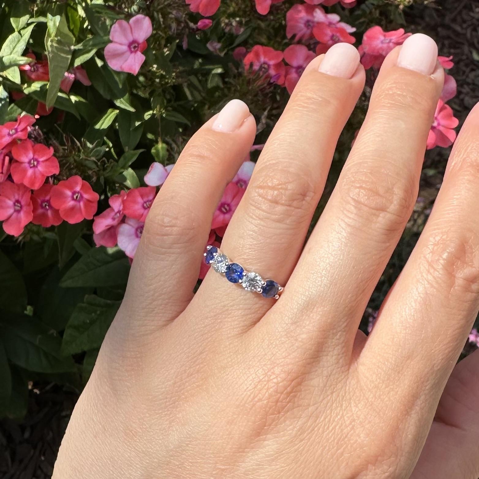 Nuovo anello in platino con diamante e zaffiro blu di alta qualità a basso profilo in vendita 8