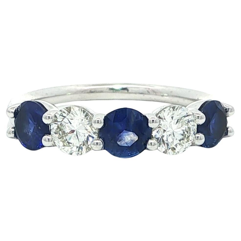Nuovo anello in platino con diamante e zaffiro blu di alta qualità a basso profilo in vendita