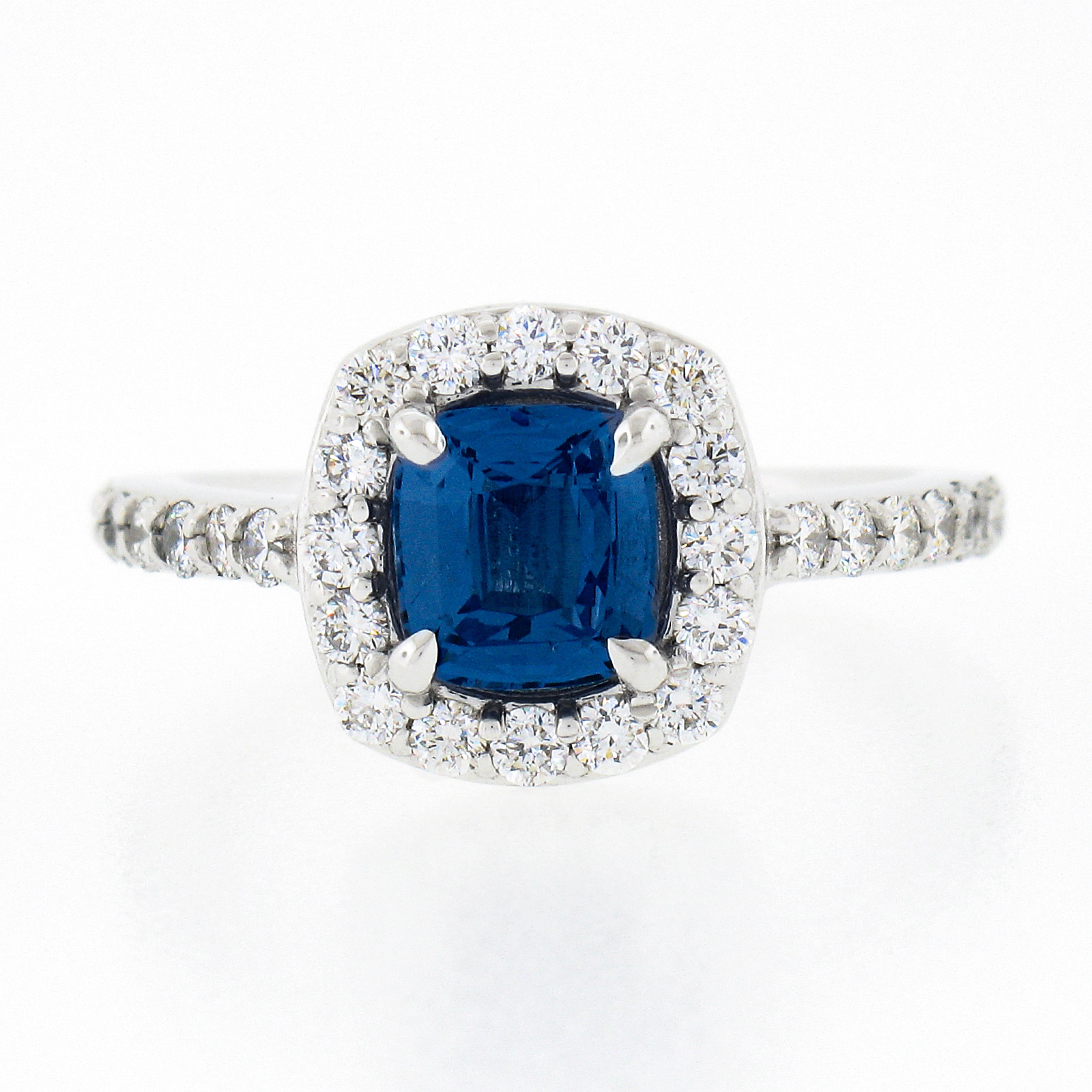 NEW Platinum 1.89ctw GIA NO HEAT Cushion Blue Spinel Brilliant Diamond Halo Ring (Bague de halo en platine 1.89ctw GIA NO HEAT) Pour femmes en vente