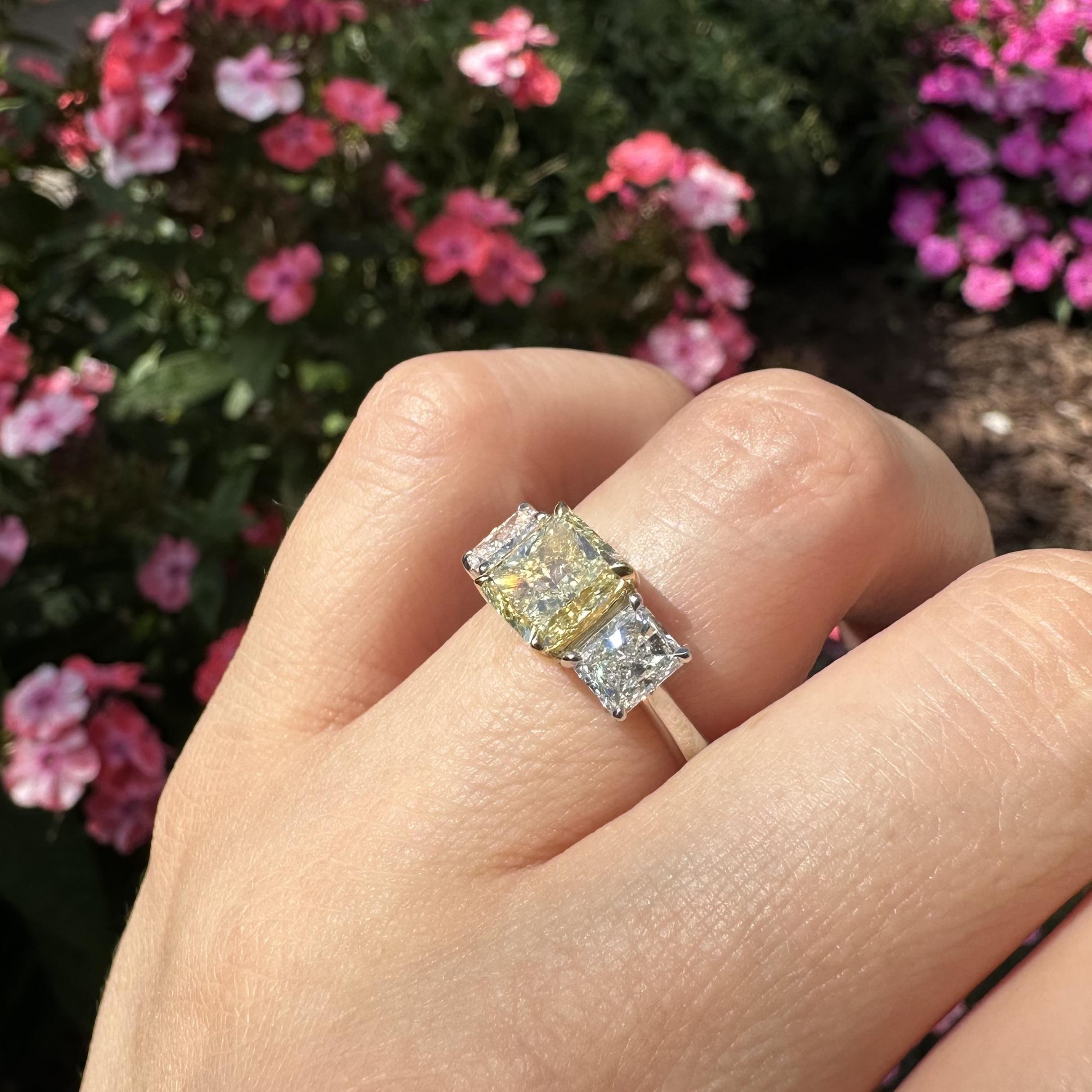 Nuovo anello in platino e oro 18k GIA da 3,5ctw con diamante radiante giallo e bianco A. Stone in vendita 10