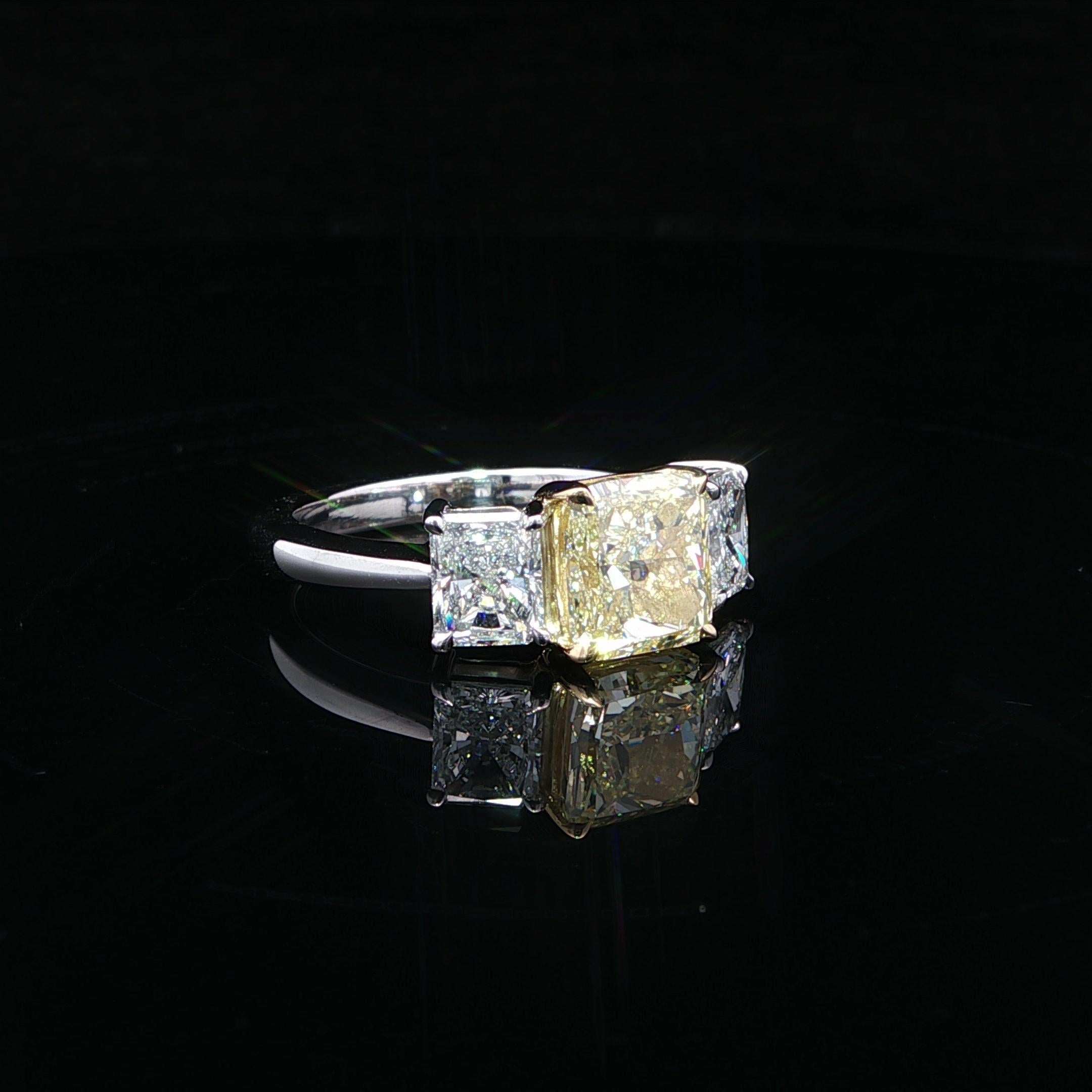 Taglio brillante Nuovo anello in platino e oro 18k GIA da 3,5ctw con diamante radiante giallo e bianco A. Stone in vendita