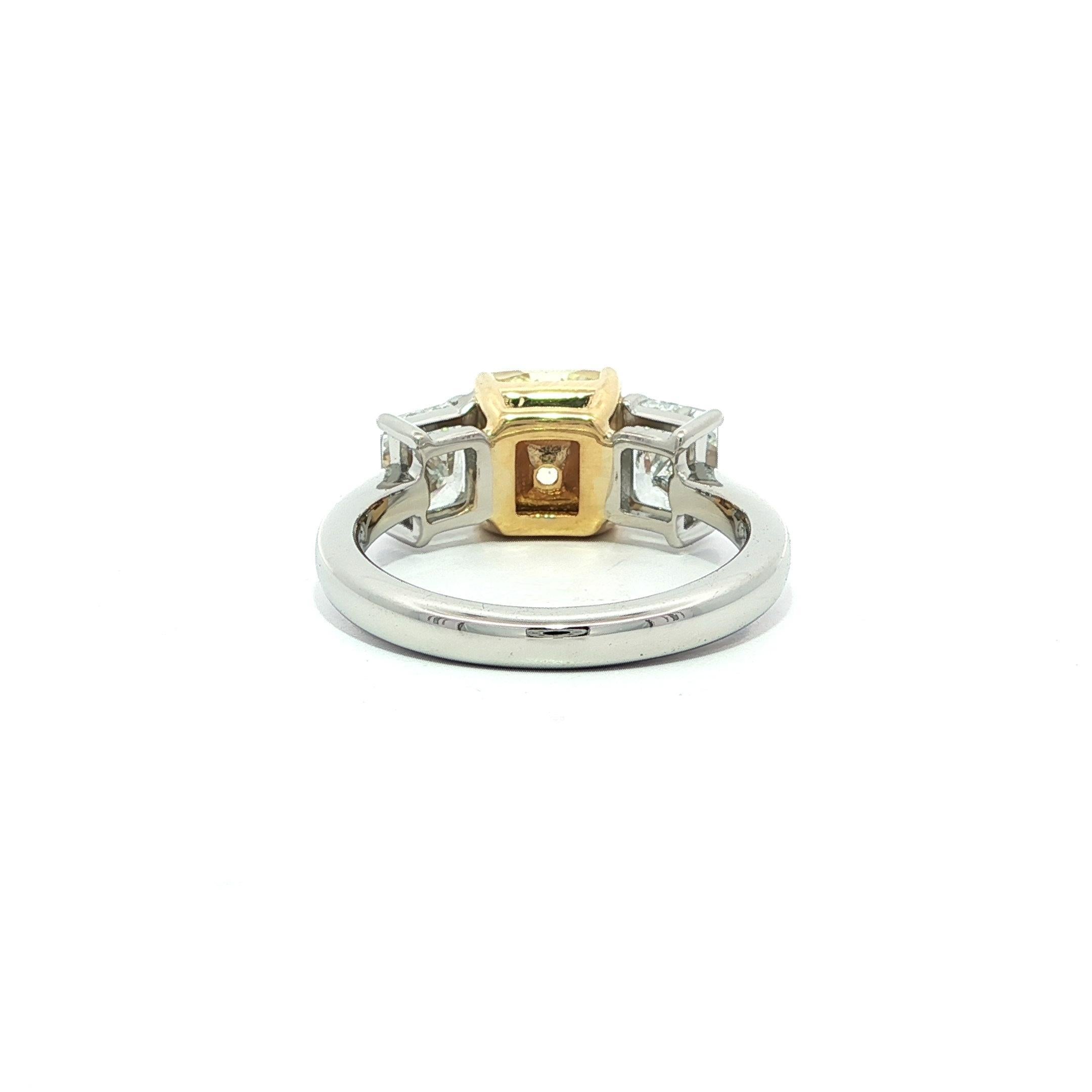 Nuovo anello in platino e oro 18k GIA da 3,5ctw con diamante radiante giallo e bianco A. Stone in vendita 4