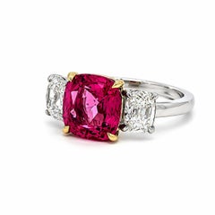 Nouvelle bague en platine et or 18 carats, sertie d'un spinelle « Rare Mahenge » certifié GIA et de diamants « Old Mine » sur les côtés