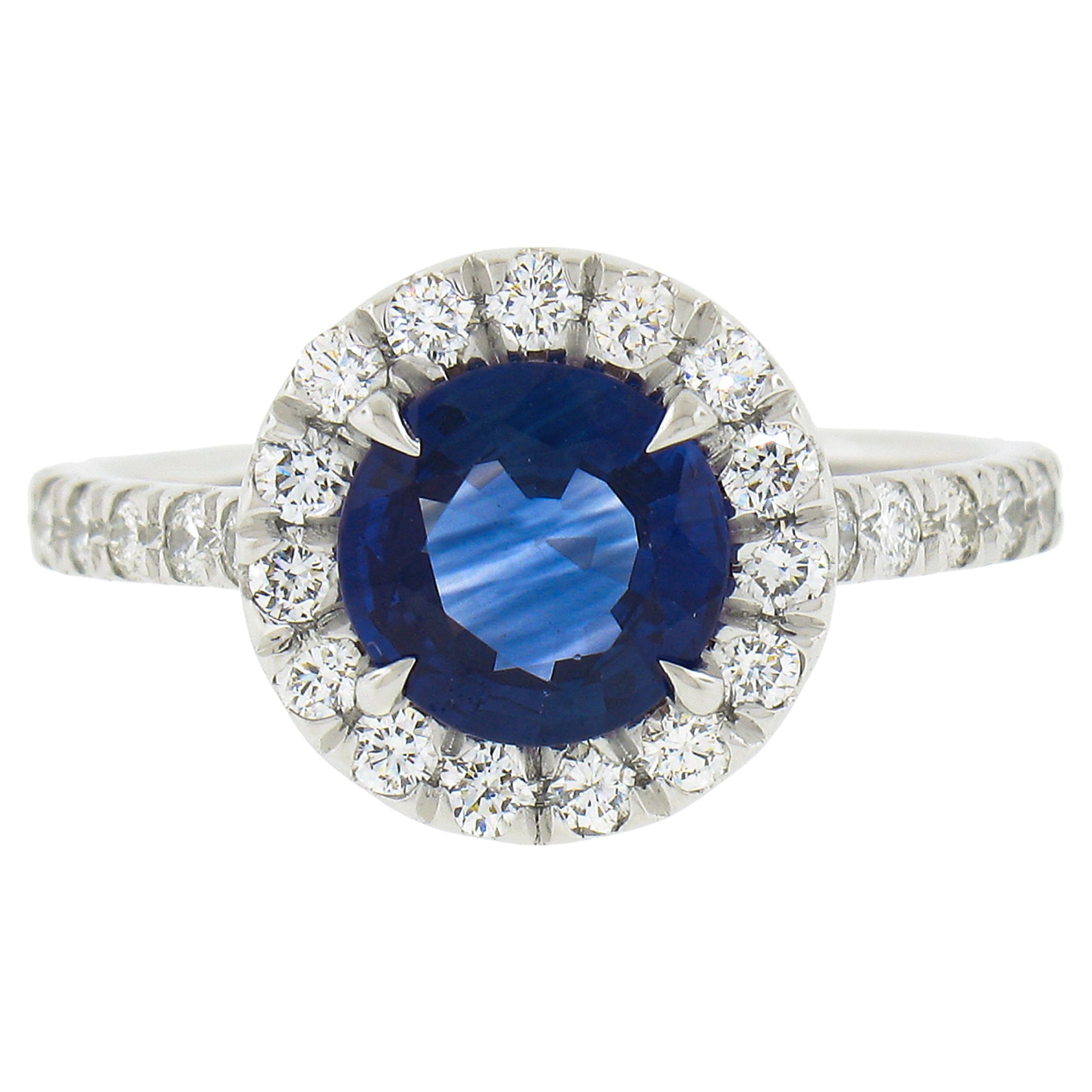 NOUVEAU Bague en platine avec saphir bleu rond de Ceylan et halo de diamants brillants de 2,21 carats certifiés GIA