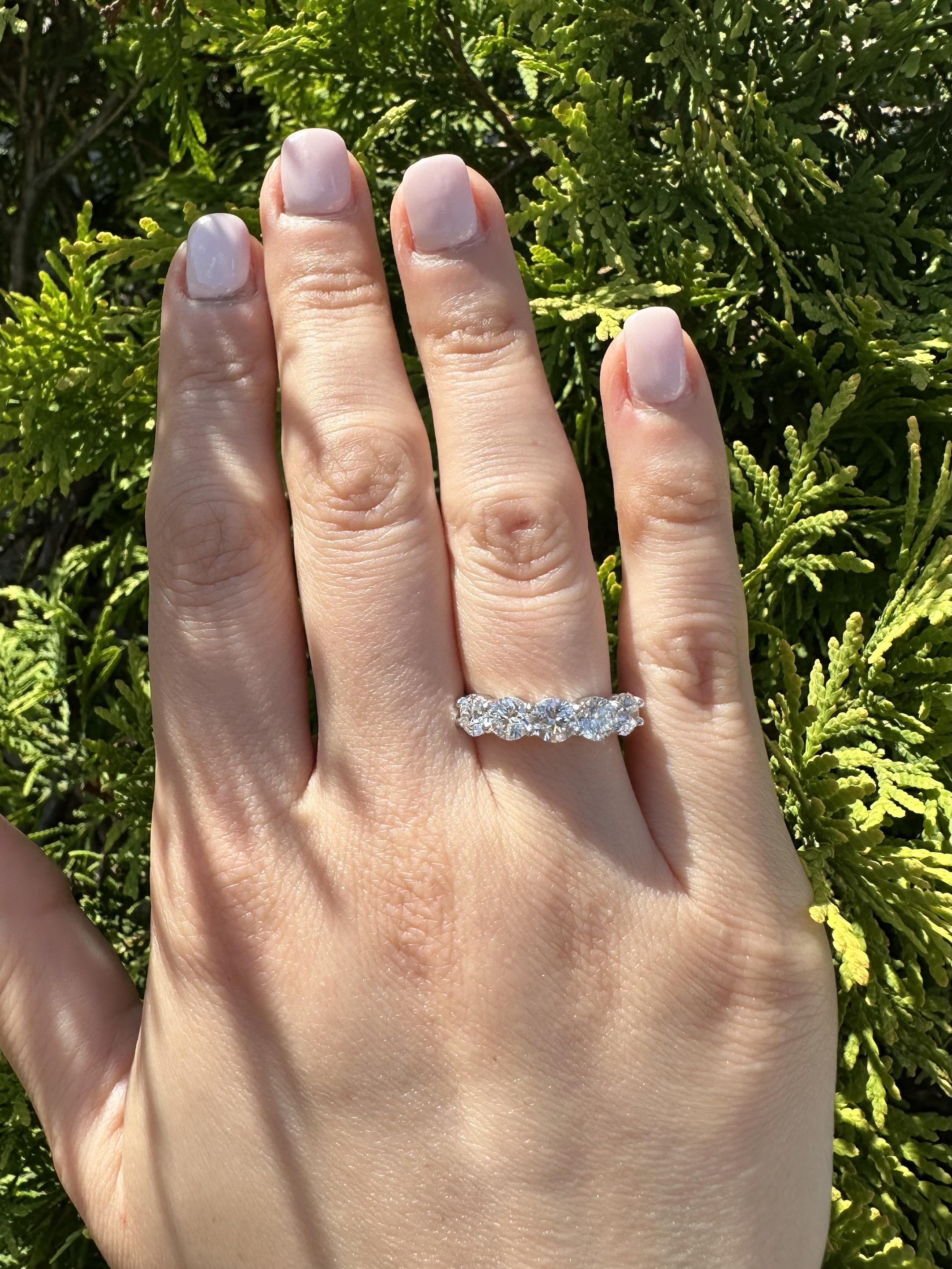 New Platinum 2.50ctw GIA Ideal Cut D VS1 Diamond Low Profile 5 Stone Band Ring For Sale 8