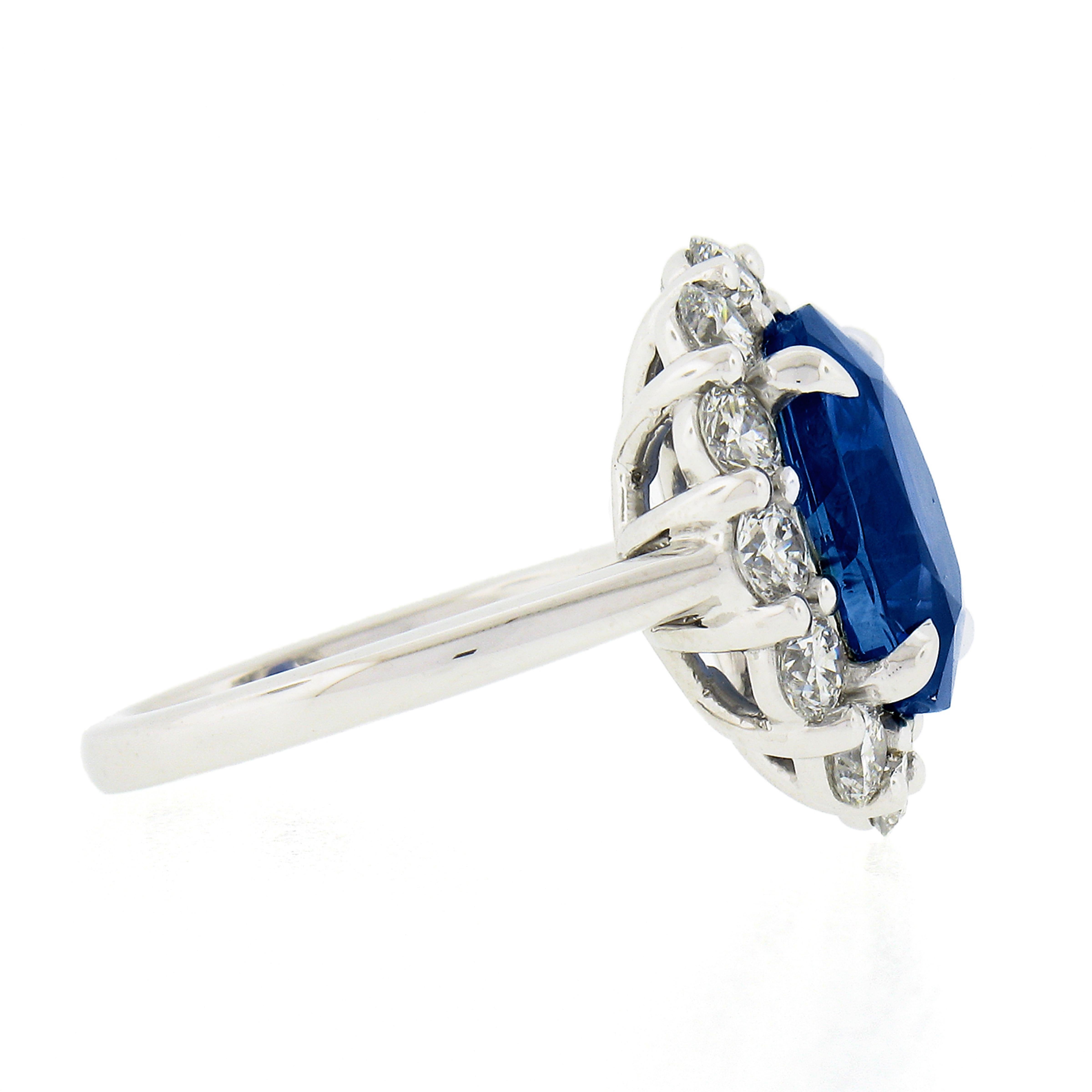 NOUVEAU Bague en platine de Ceylan de 8,27 carats avec saphir bleu ovale et halo de diamants certifiés GIA Pour femmes en vente
