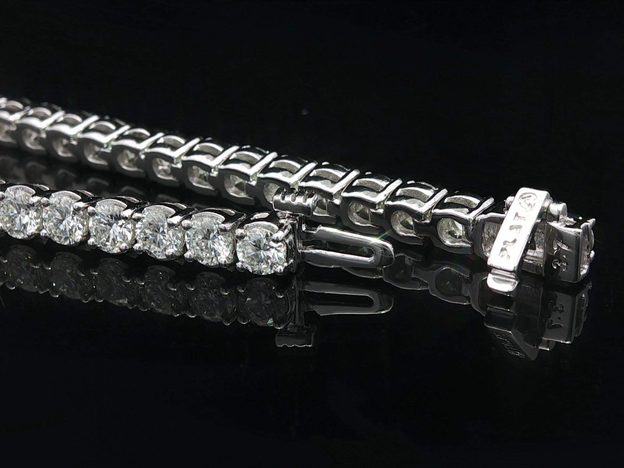 --Stein(e):--
(40) Natürliche Echte Diamanten - Runder Brillantschliff - Zinkenbesatz - Feurig - Farbe F/G - Reinheit VS2 - 8,80ctw (genau)

MATERIAL: Massiv .900+ Platin 
Gewicht: 27,64 Gramm
Kette Typ: Linie Tennisarmband
Kettenlänge: 6,75