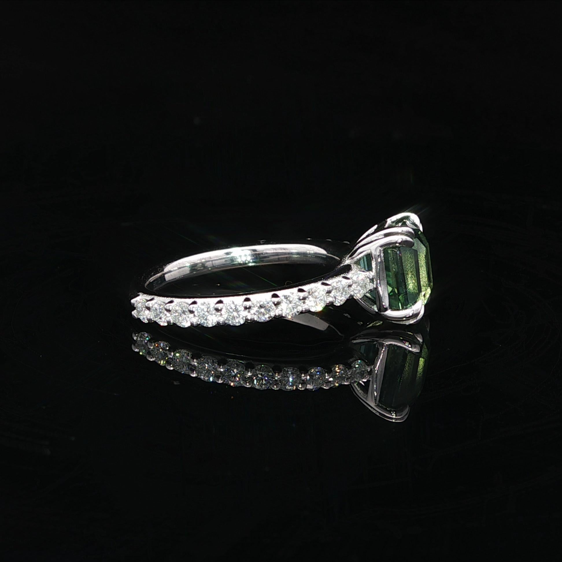 New Platinum Classic GIA 4.03ctw No Heat Green Blue Sapphire Diamond Ring in vendita 7