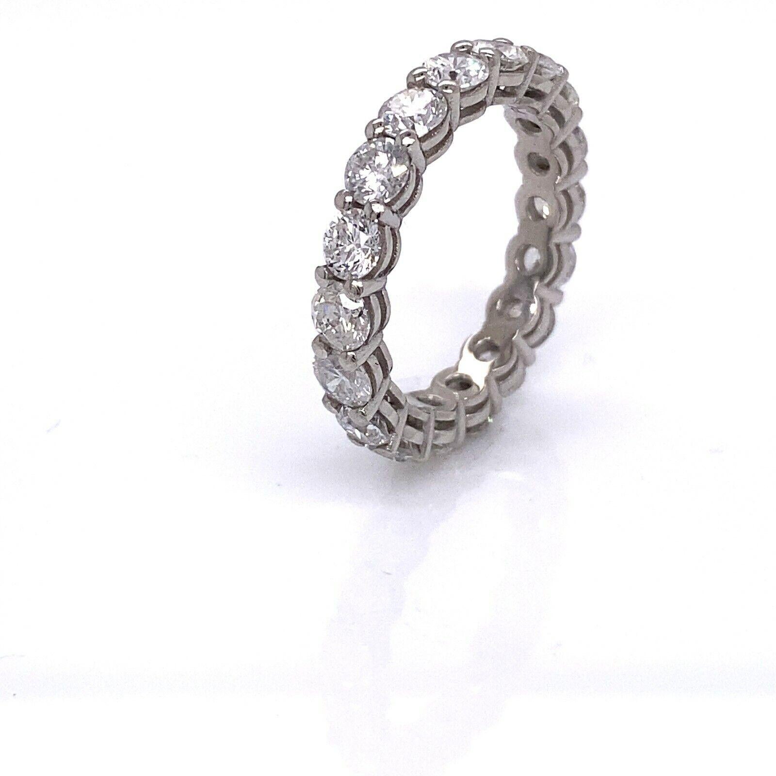 New Platinum Full Eternity Band Ring, Set With 3.0ct Of Round Diamonds Made by Jewellery Cave.

Additional Information:
Total Diamond Weight: 3.0ct 
Diamond Colour: G/H
Diamond Clarity: SI2/3
Total  Weight: 5.1g
Ring Size: N
Width of Band: