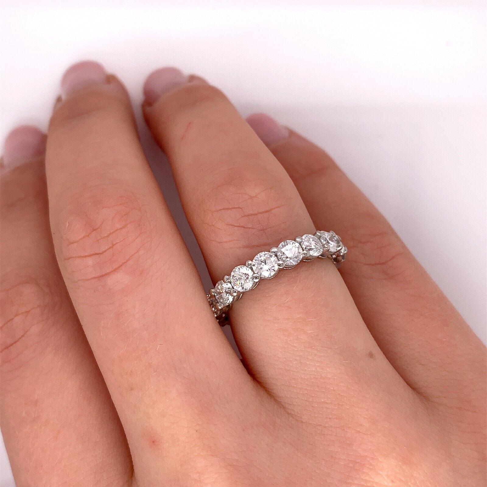 New Platinum Full Eternity Band Ring Set with 3.0ct of Round Diamonds In New Condition For Sale In London, GB