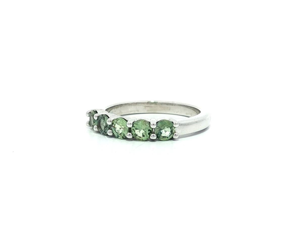 New Platinum GIA 0.93ctw Color Change Brazilian Alexandrite 5 Stone Band Ring en vente 5
