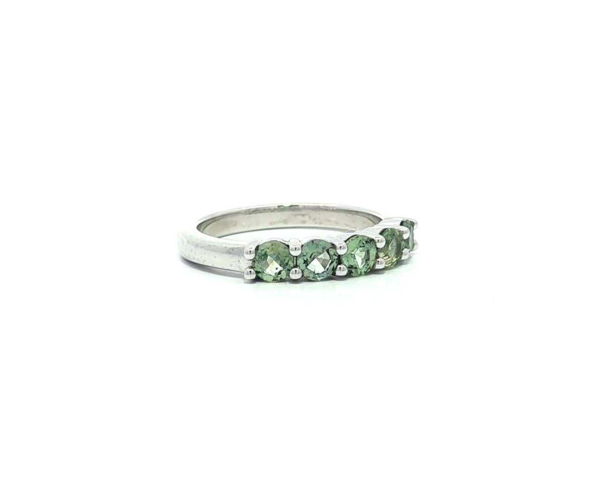 New Platinum GIA 0.93ctw Color Change Brazilian Alexandrite 5 Stone Band Ring en vente 6
