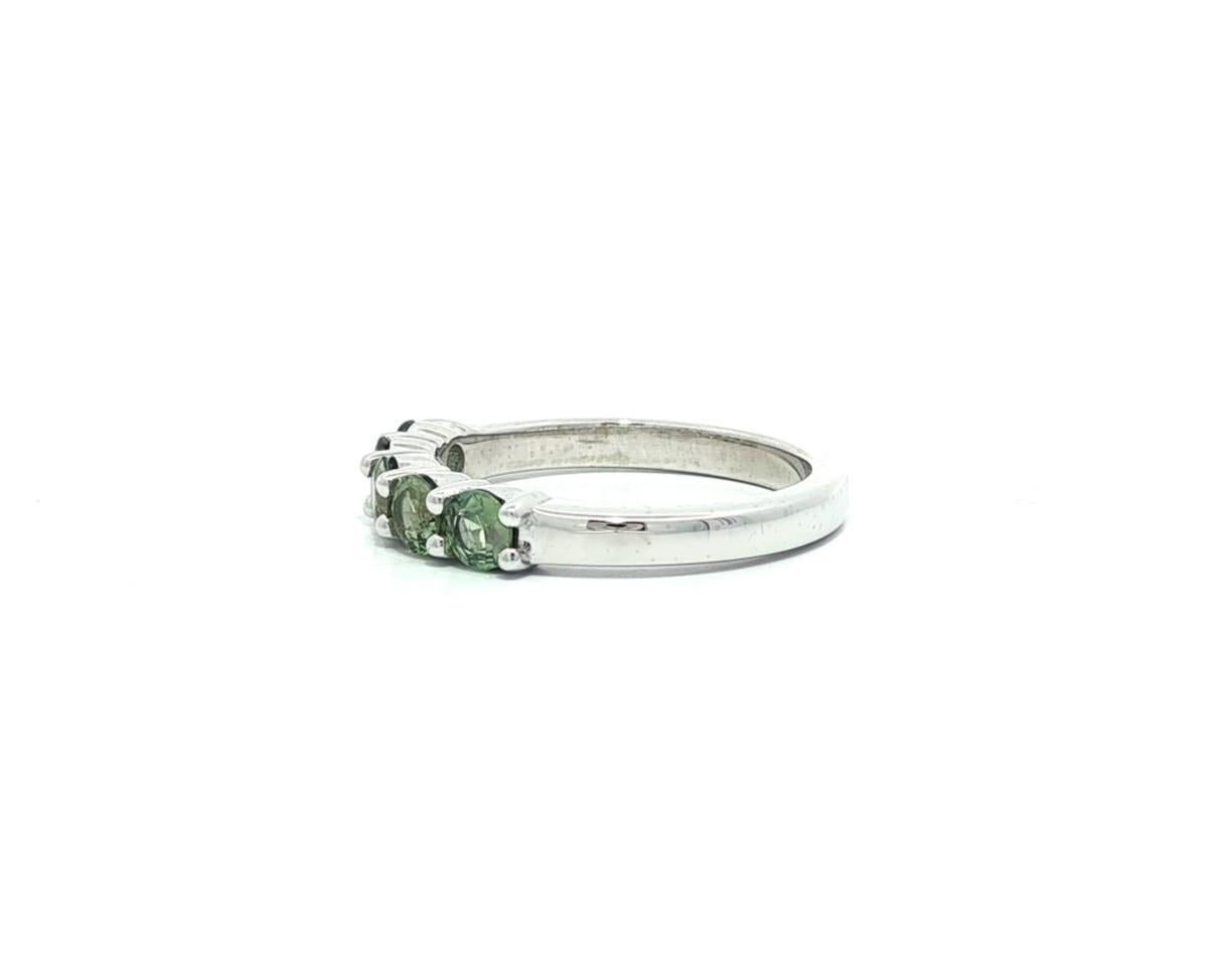 New Platinum GIA 0.93ctw Color Change Brazilian Alexandrite 5 Stone Band Ring en vente 9
