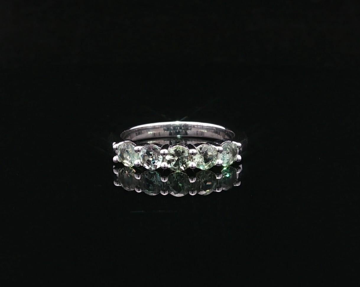 New Platinum GIA 0.93ctw Color Change Brazilian Alexandrite 5 Stone Band Ring en vente 10