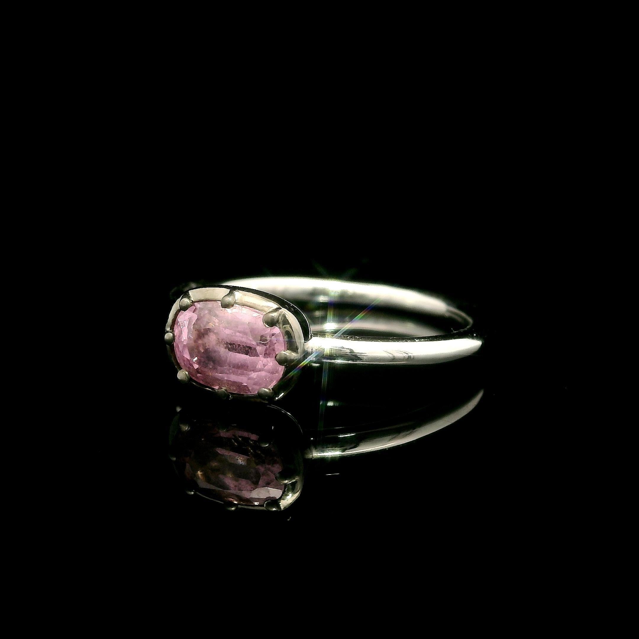 Neu Platin GIA 1,03ct Cushion Powder Pink Spinel Collet Set Solitaire Ring im Zustand „Neu“ im Angebot in Montclair, NJ