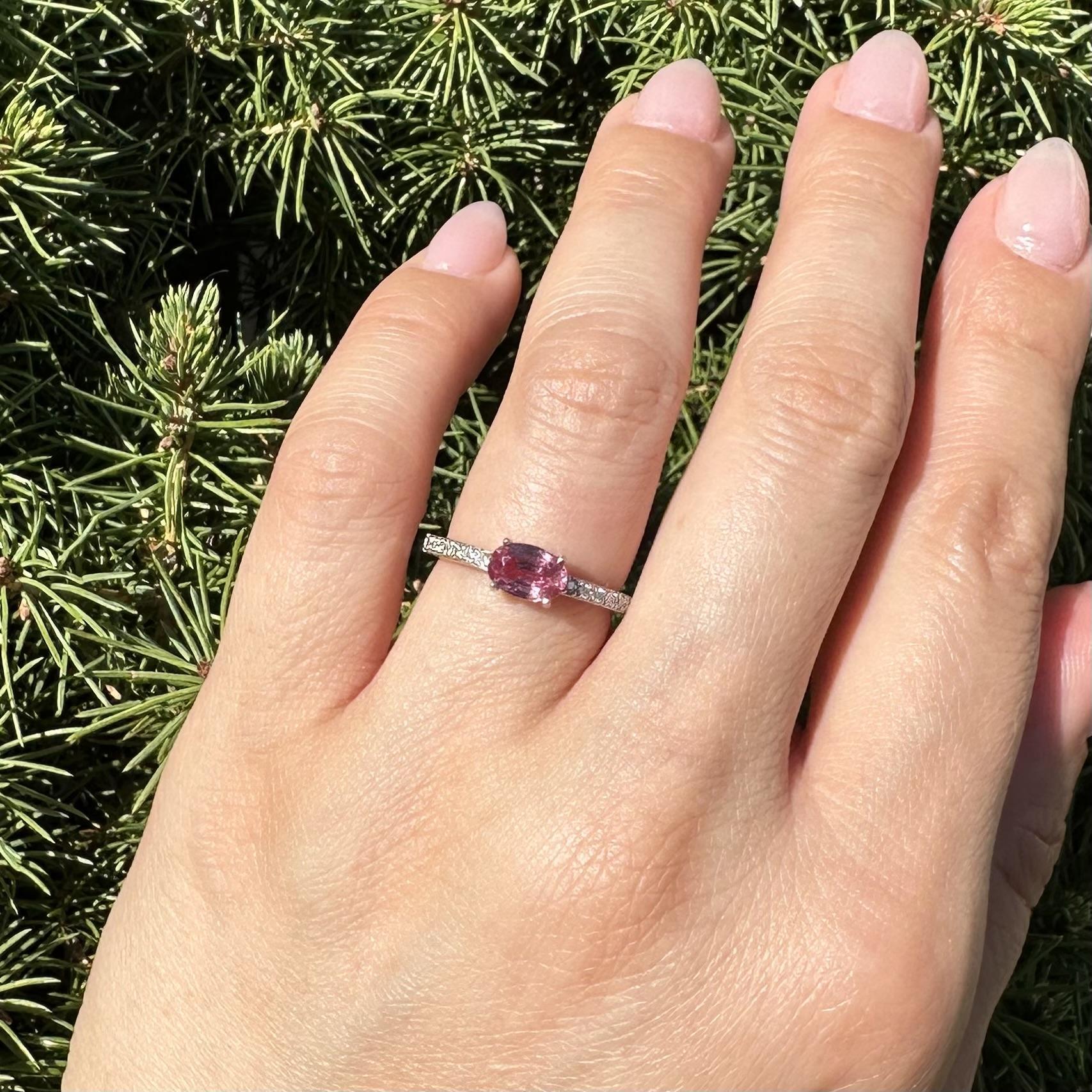 Nuevo Anillo de Platino GIA 1.14ct Ovalado Zafiro Rosa Diamante Banda Sideway Este Oeste en venta 11