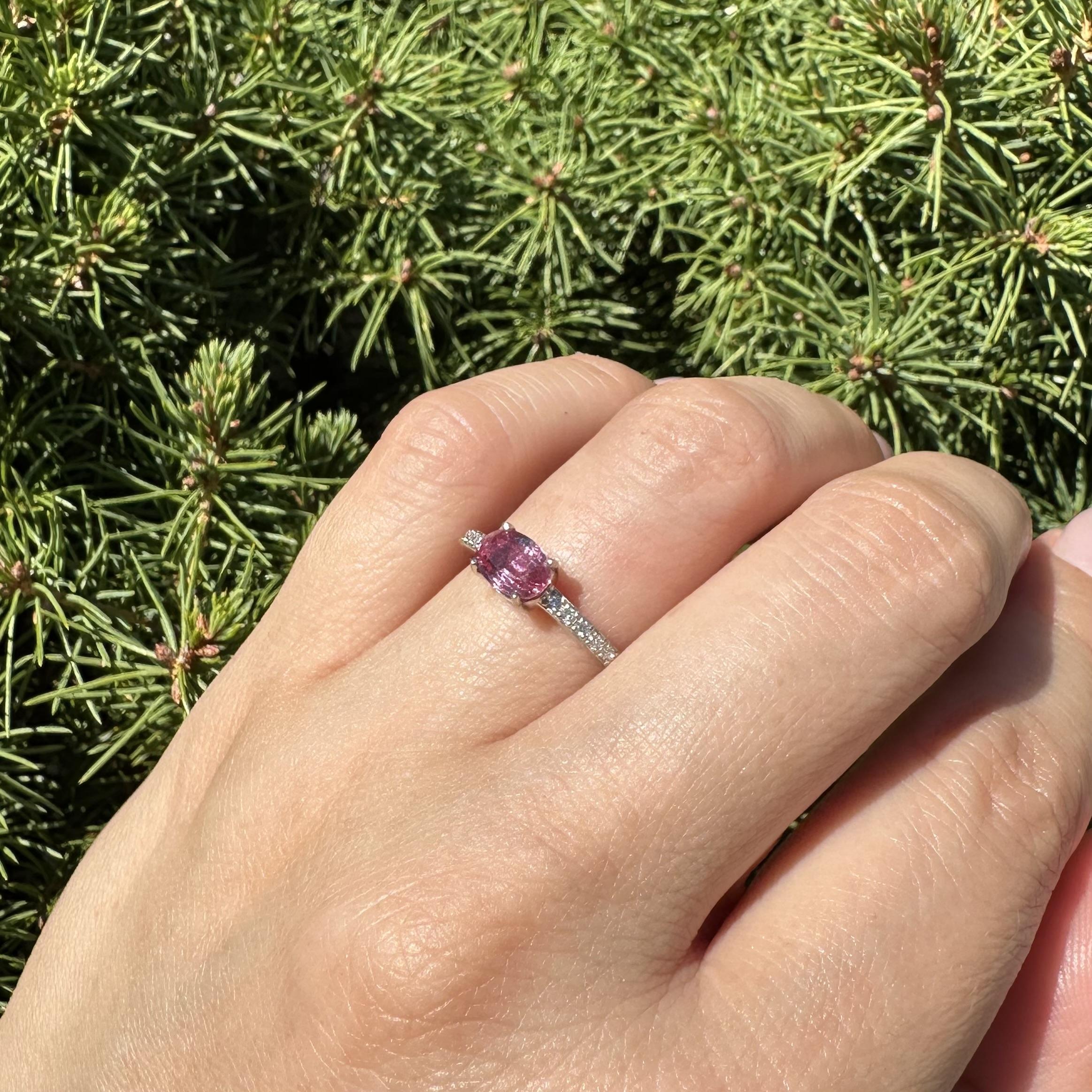 Nuevo Anillo de Platino GIA 1.14ct Ovalado Zafiro Rosa Diamante Banda Sideway Este Oeste en venta 12