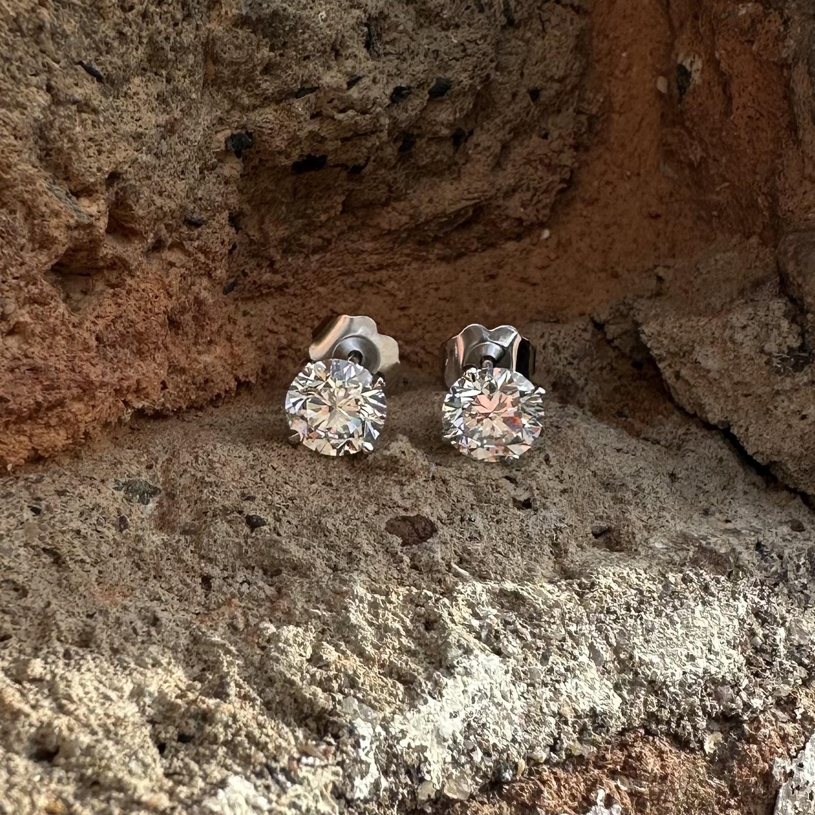 Nuovi orecchini in platino GIA 1,60ctw G VVS2 Round 4 Prong Martini in vendita 8