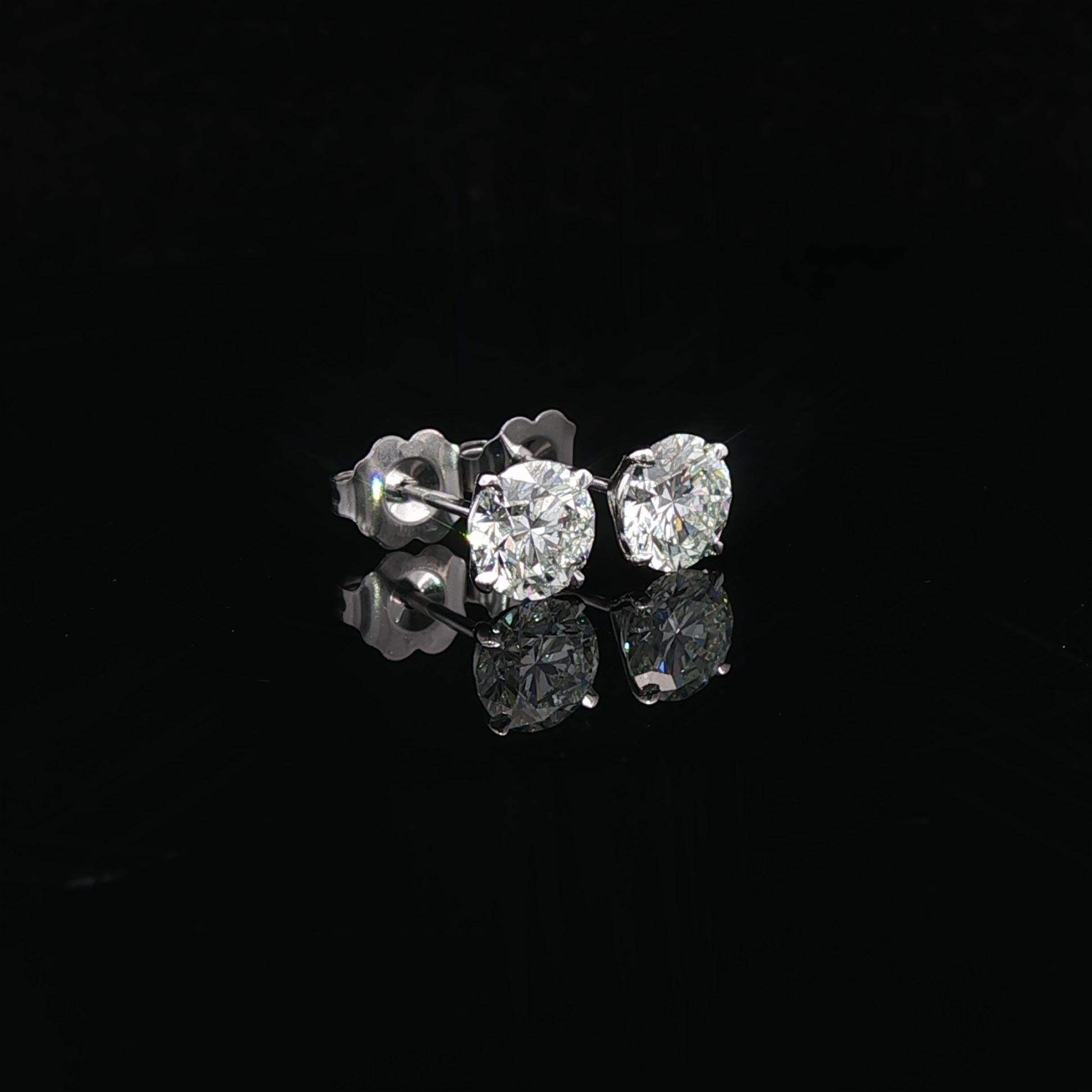 Taglio brillante Nuovi orecchini in platino GIA 1,60ctw G VVS2 Round 4 Prong Martini in vendita