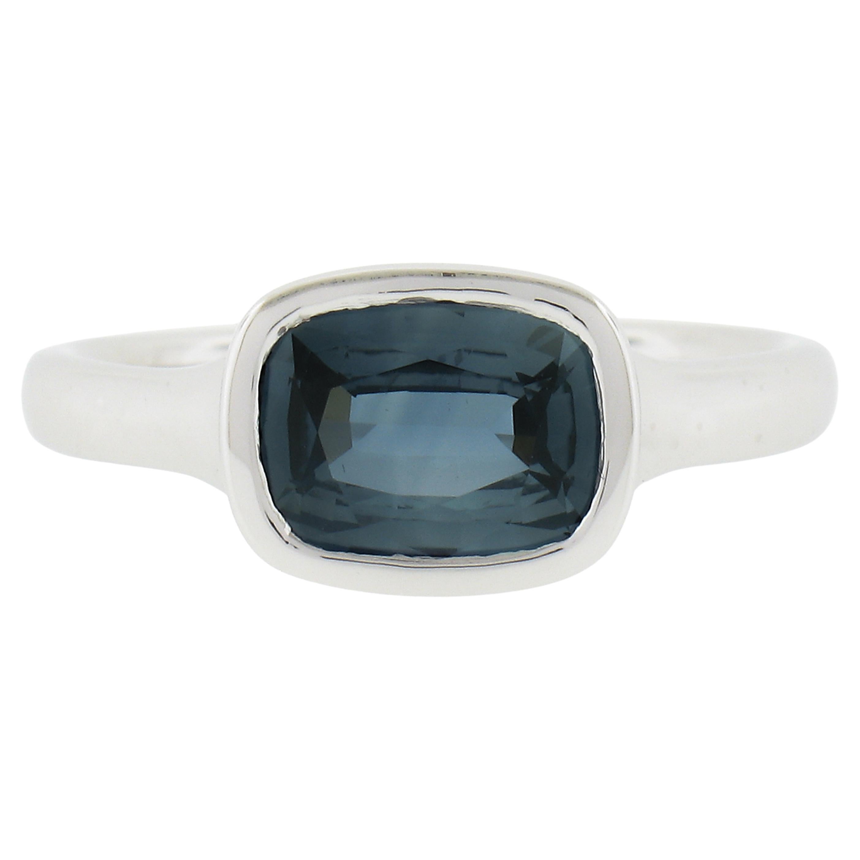 NEW Platinum GIA 2.04ct Bezel Set Greenish Blue Sapphire Sideway Solitaire Ring en vente