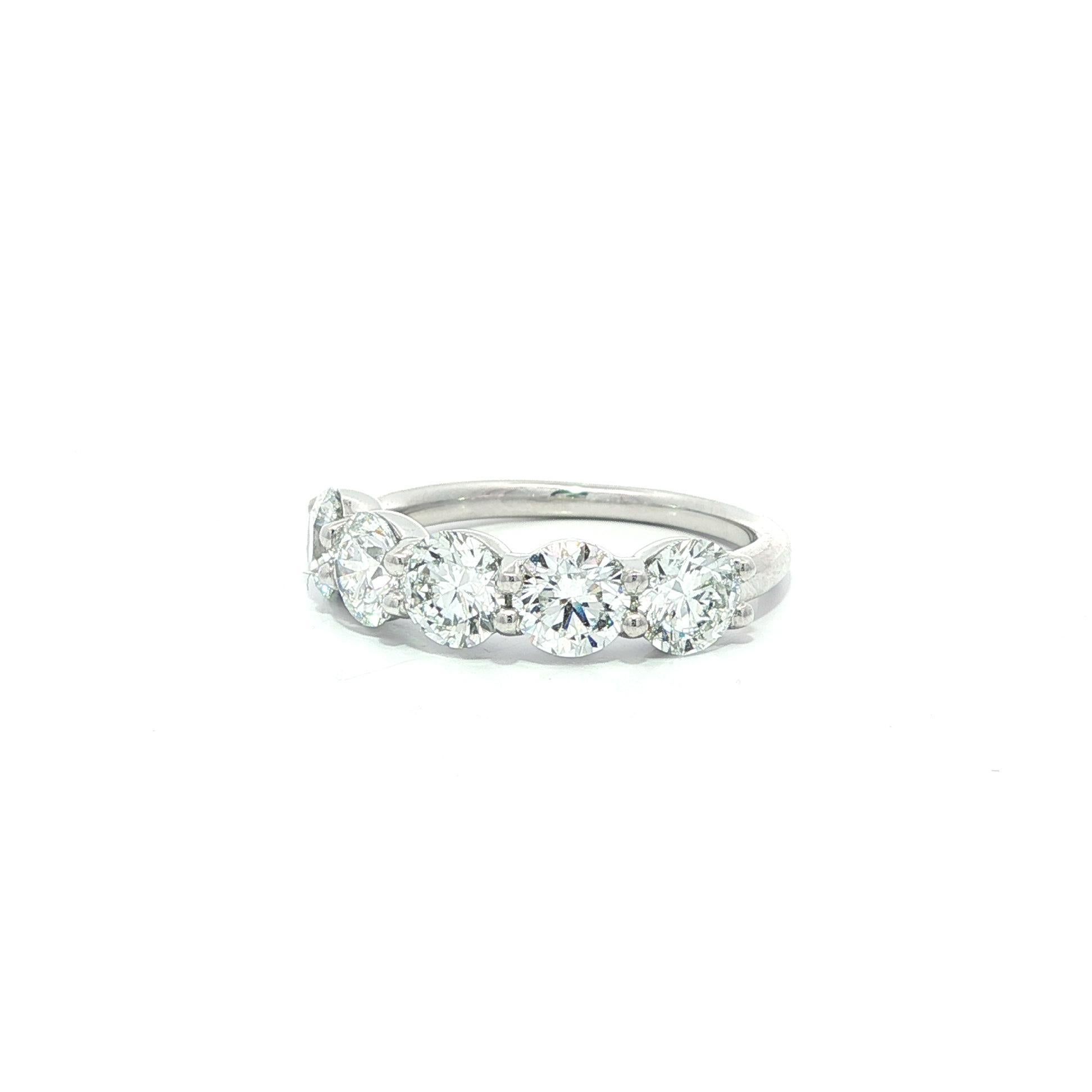 New Platinum GIA 2.50ct Round Ideal D VS1 Diamond 5 Stones Low Profile Band Ring (Bague à profil bas en platine GIA 2.50ct Round Ideal D VS1 Diamond 5 Stones) en vente 5