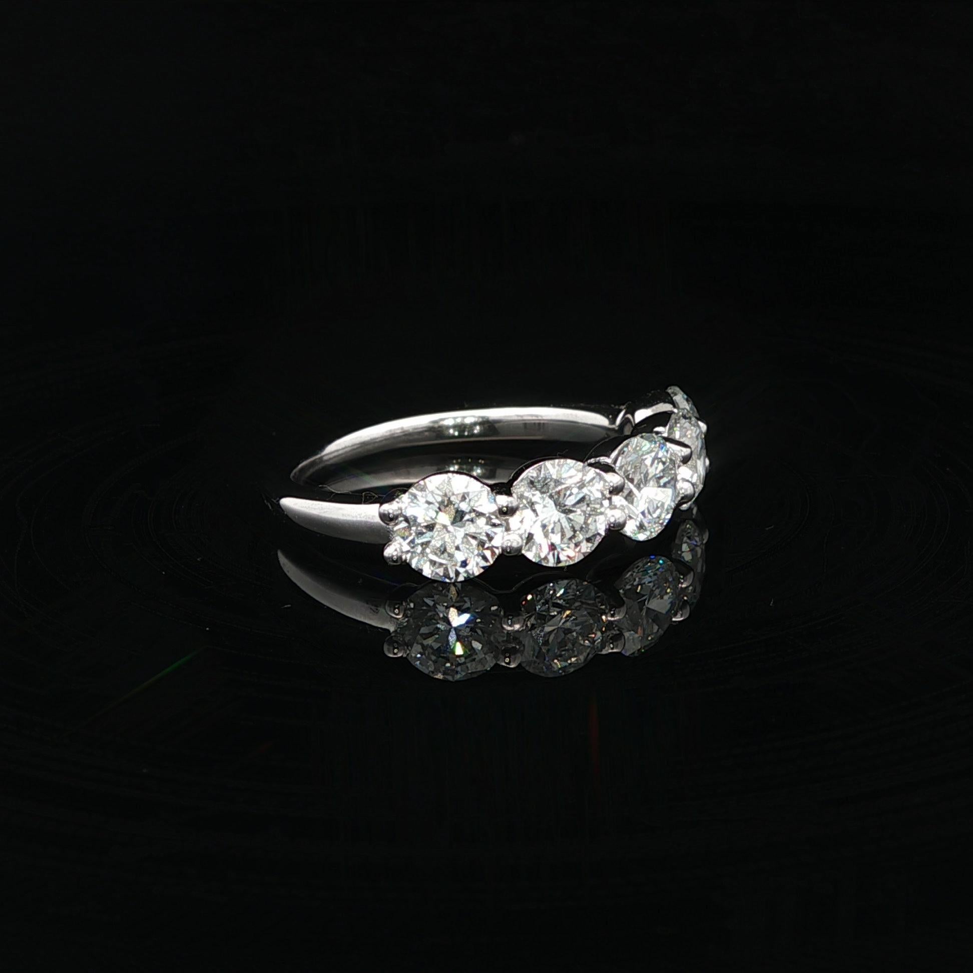 Taille brillant New Platinum GIA 2.50ct Round Ideal D VS1 Diamond 5 Stones Low Profile Band Ring (Bague à profil bas en platine GIA 2.50ct Round Ideal D VS1 Diamond 5 Stones) en vente