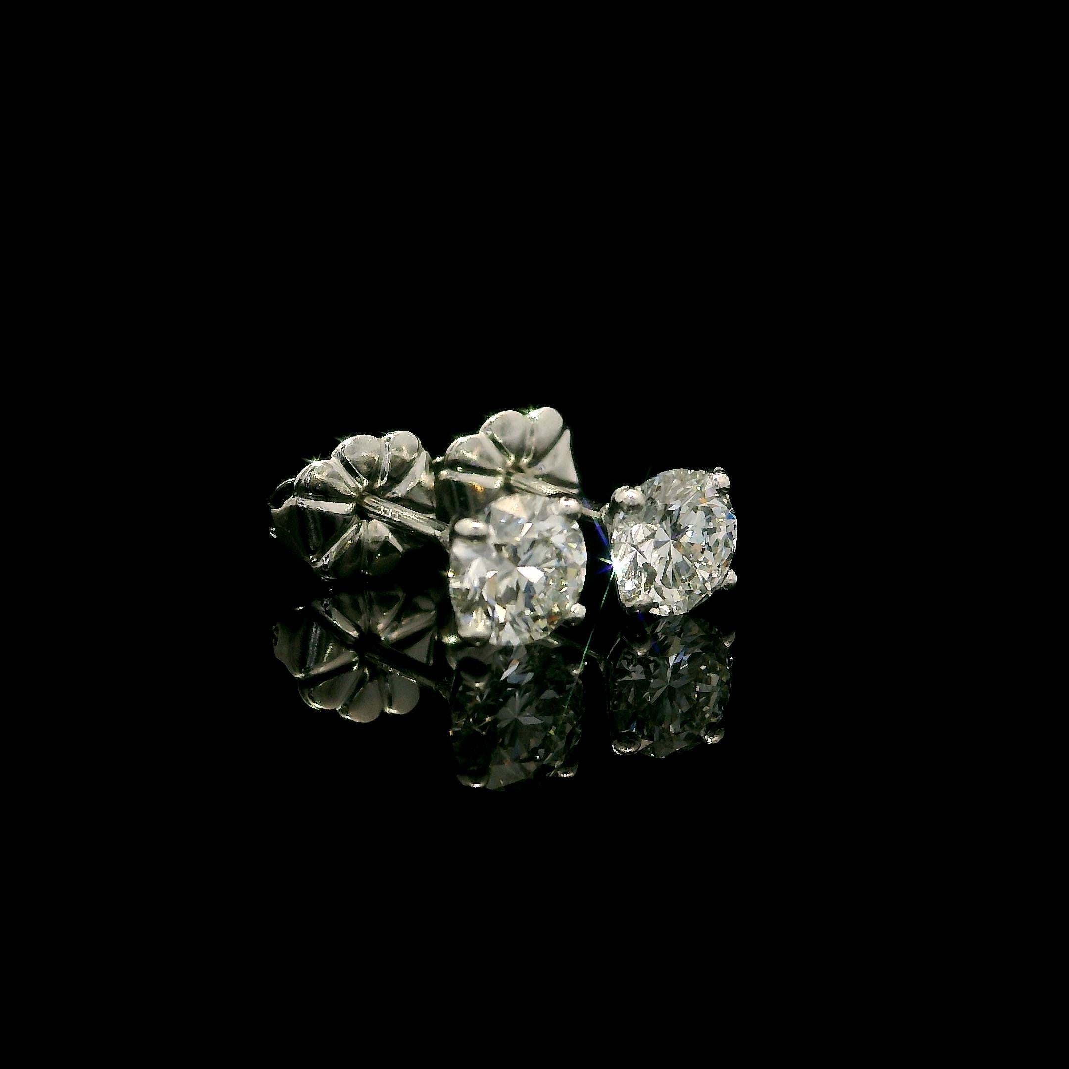 New Platinum Gia D if 0.90ctw Round Martini Diamond Classic Stud Earrings In New Condition In Montclair, NJ