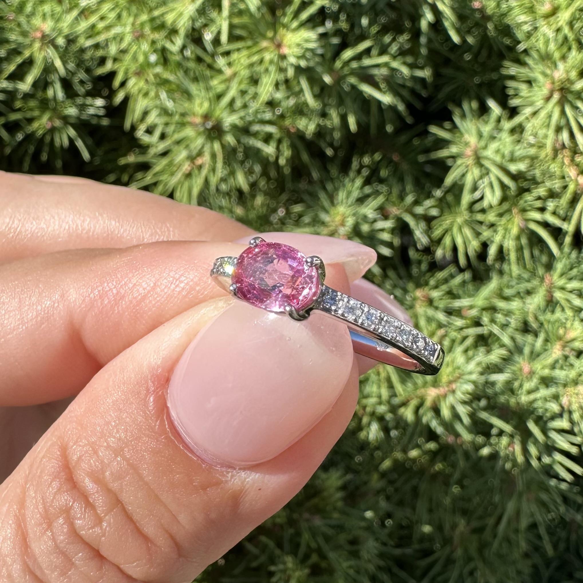 Nuovo anello in platino GIA con zaffiro rosa ovale e diamanti, dainty impilabile in vendita 10