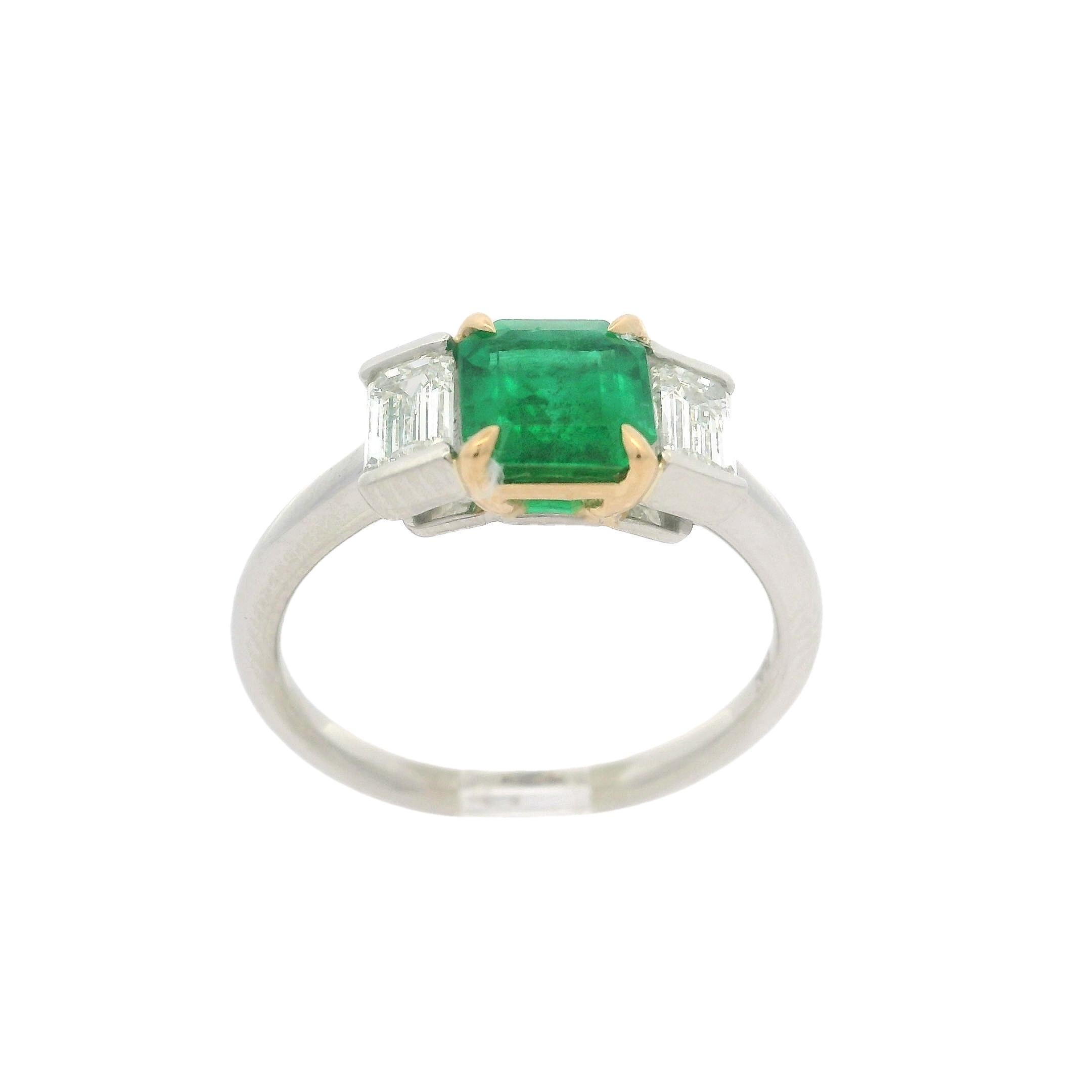 New Platinum & Gold High Quality GIA 1.68ctw Emerald Diamond Classic Ring For Sale 2