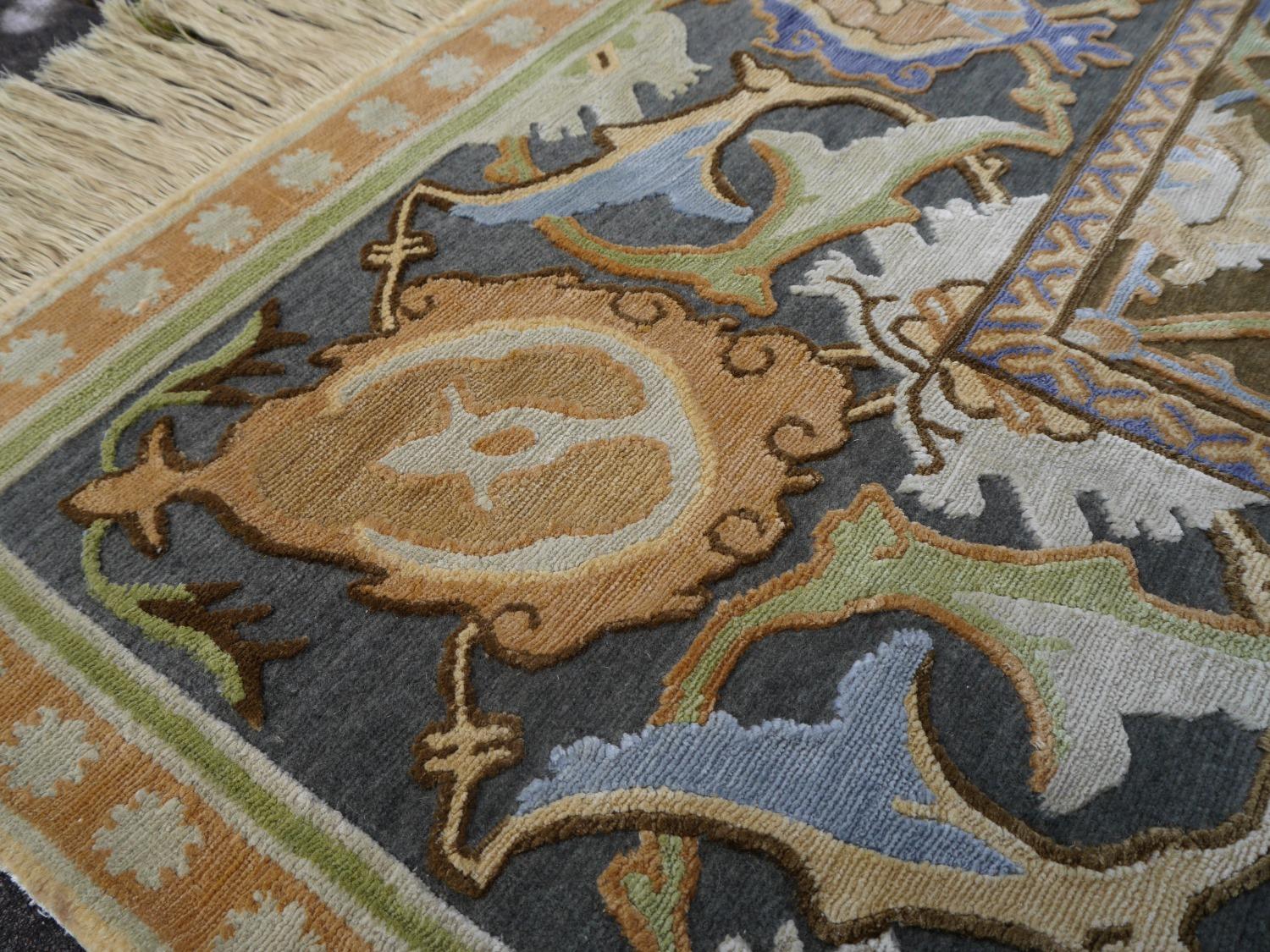 Tapis polonaise ancien design Isfahan en soie et laine, tailles sur mesure en vente 5